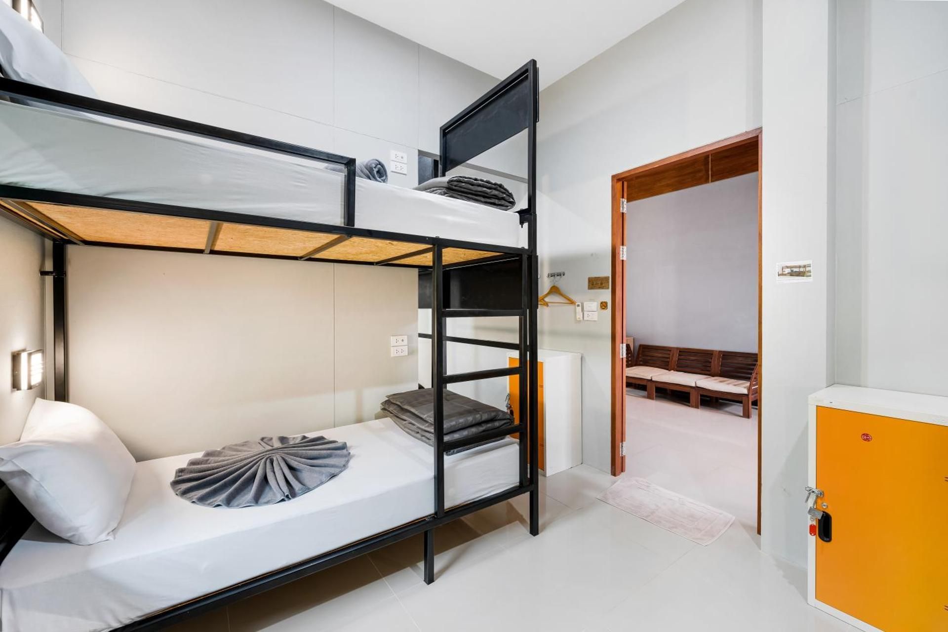Chill Inn Samui Hostel and Restaurant Bed in 2-Bed Mixed Dormitory Room 2