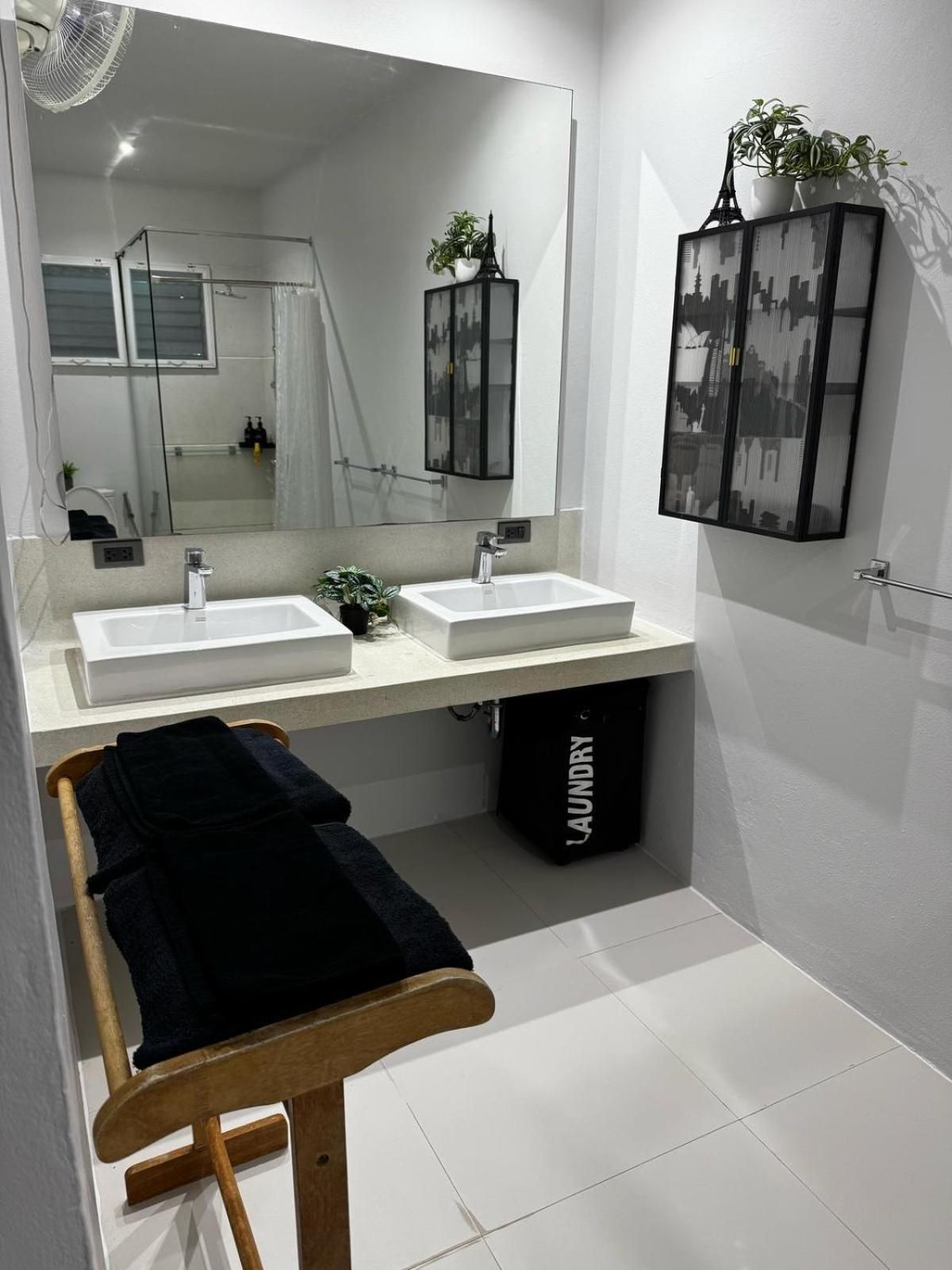 Bangrak Cozy Stay Two-Bedroom House 2