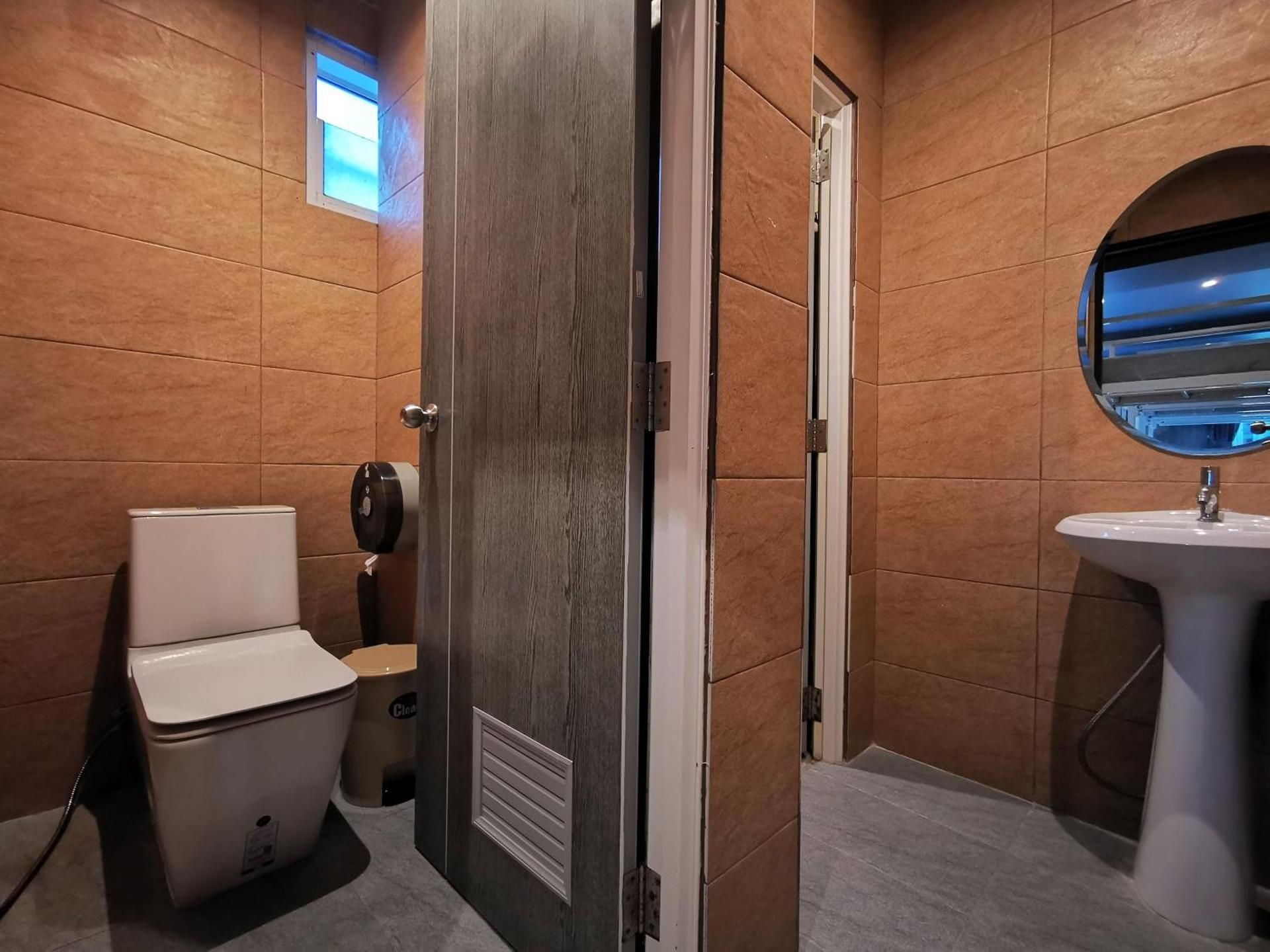 1 Person in 6-Bed Dormitory with En-Suite Bathroom - Mixed