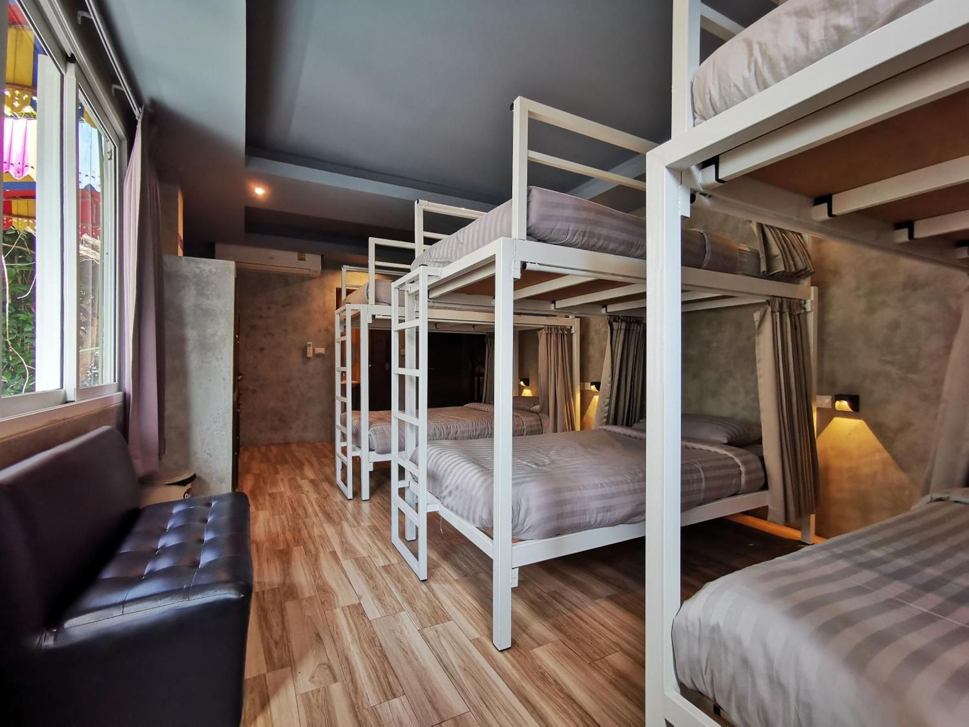 1 Person in 6-Bed Dormitory with En-Suite Bathroom - Mixed