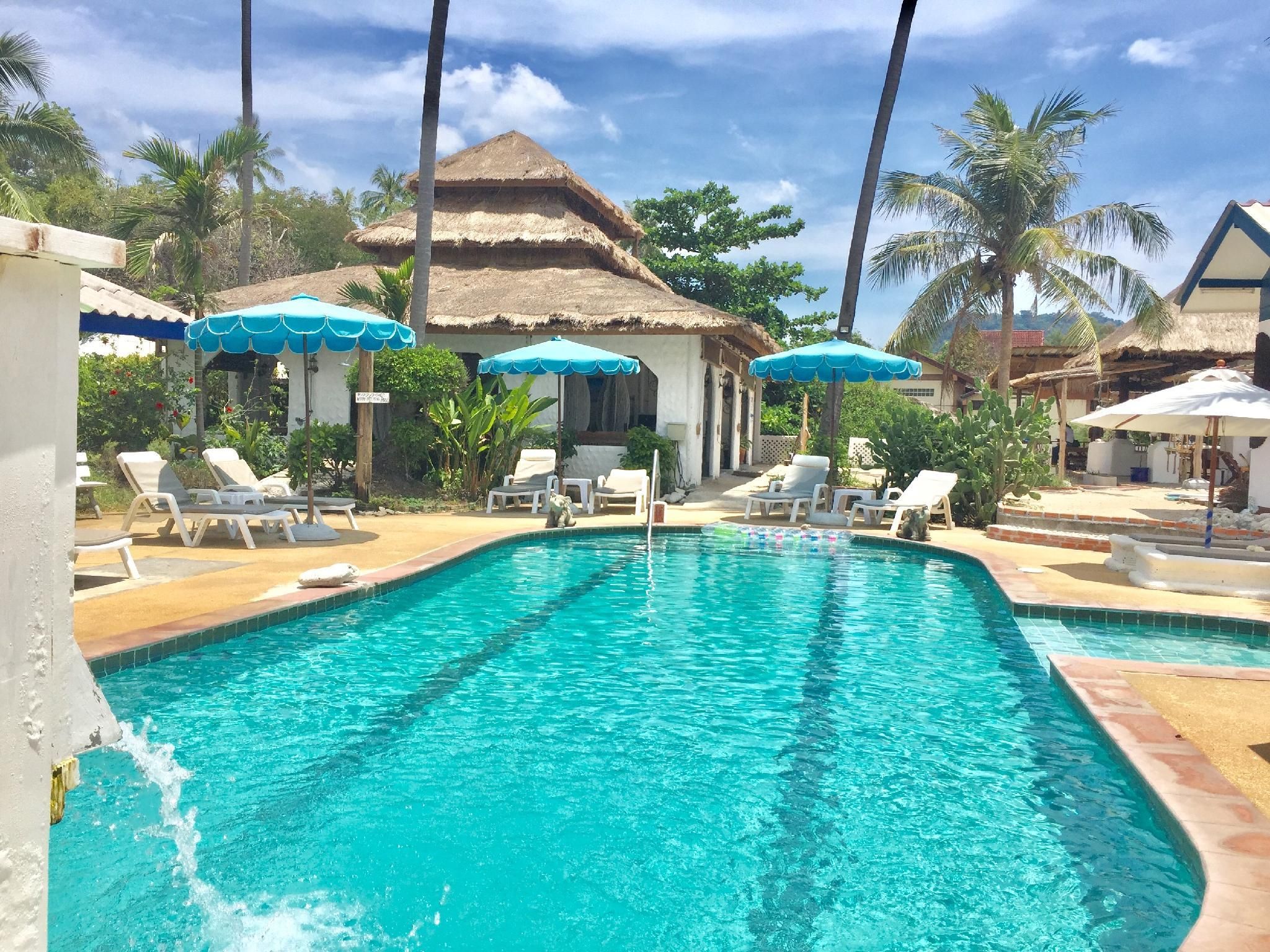 swimming pool [outdoor]