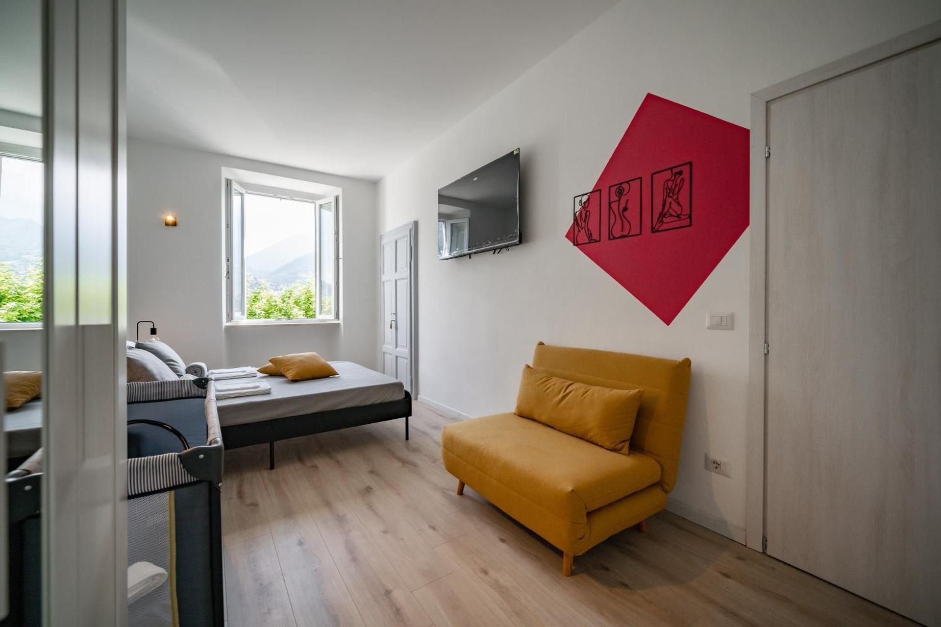 Deluxe One-Bedroom Apartment