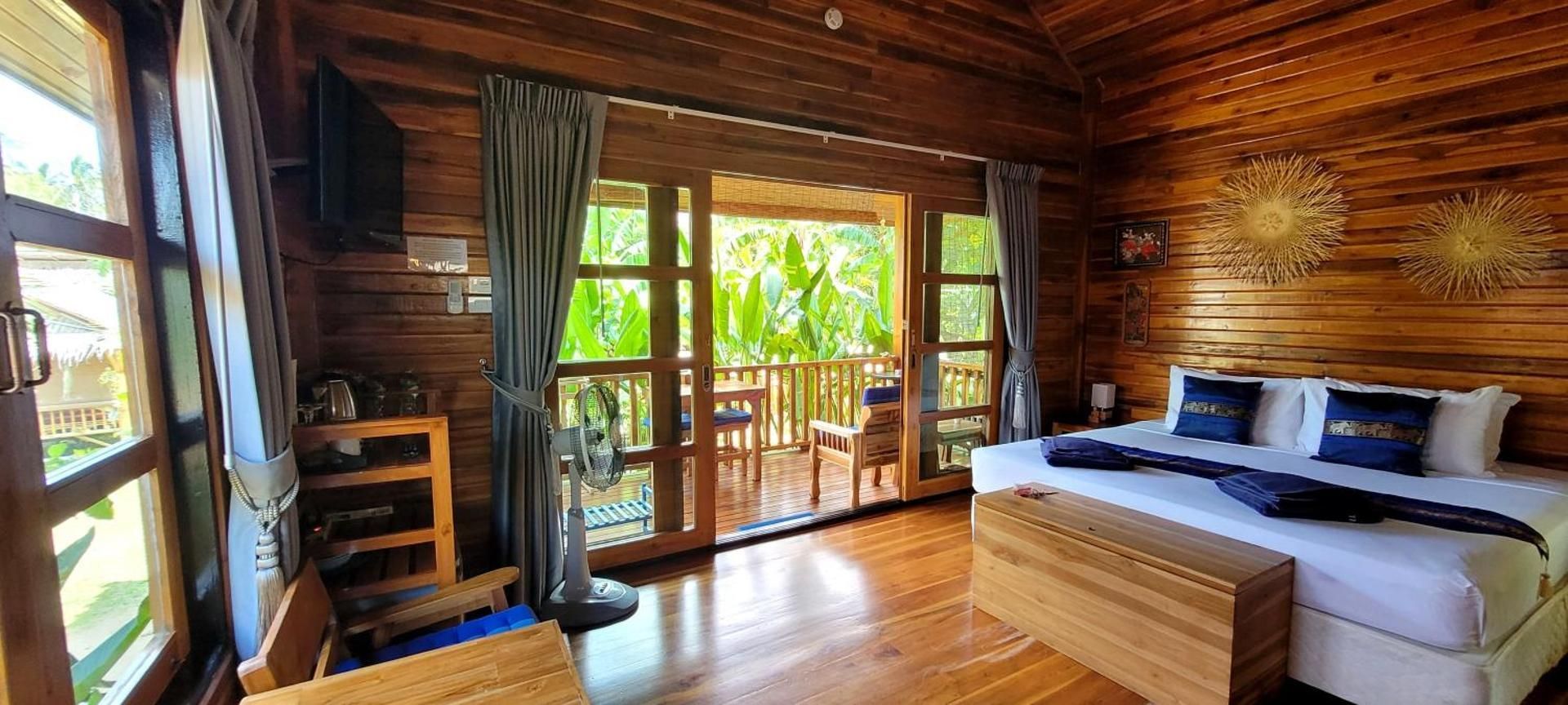 Samui Blue Bird Deluxe Bungalow with Garden View 2