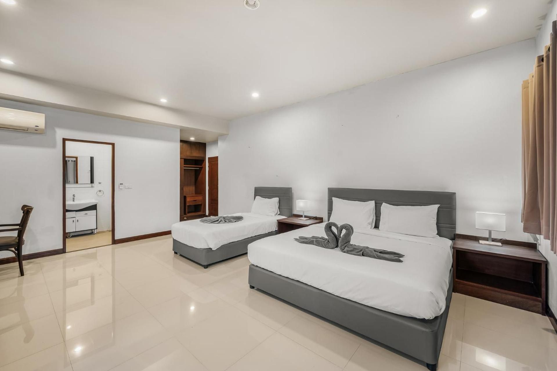 Triple Room