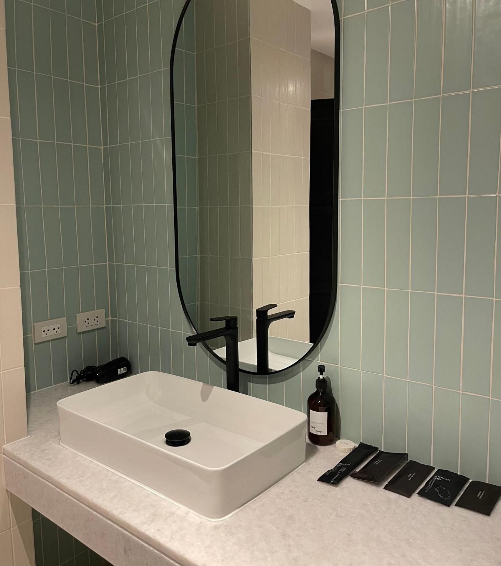 GOODTHINGS Cafe & Hotel Deluxe King Room 3