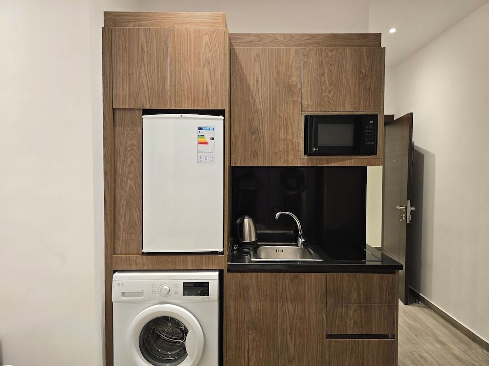 ALSHAKREEN SUITES Deluxe Room 8