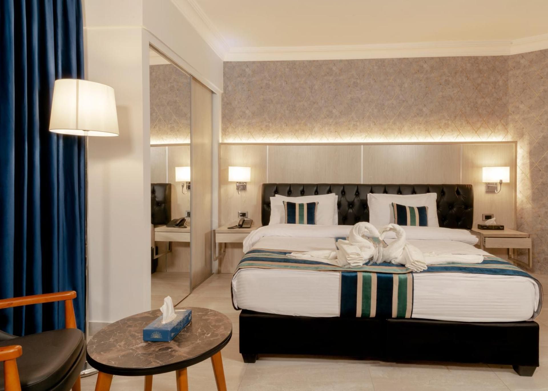 Nishan Hotel Deluxe Double Room 2