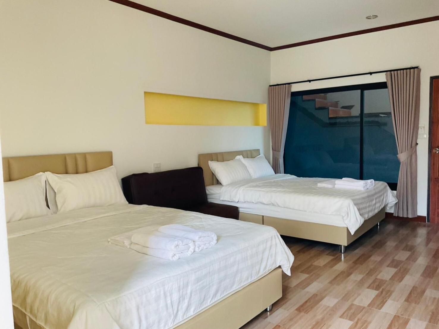 Phueng Luang Hotel & Beach Premium Quadruple Room