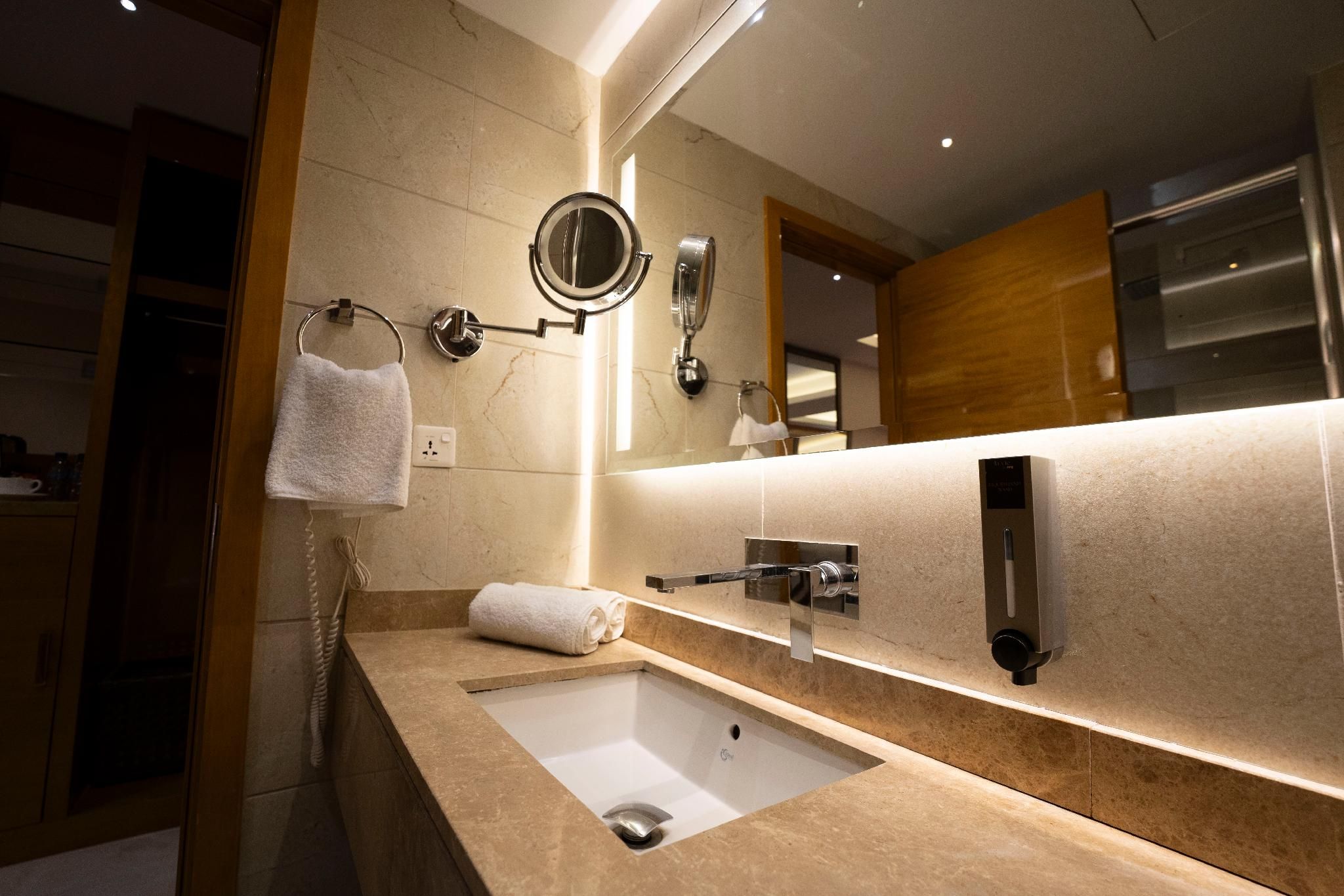 Gloria Hotel Amman Deluxe Double or Twin Room 3