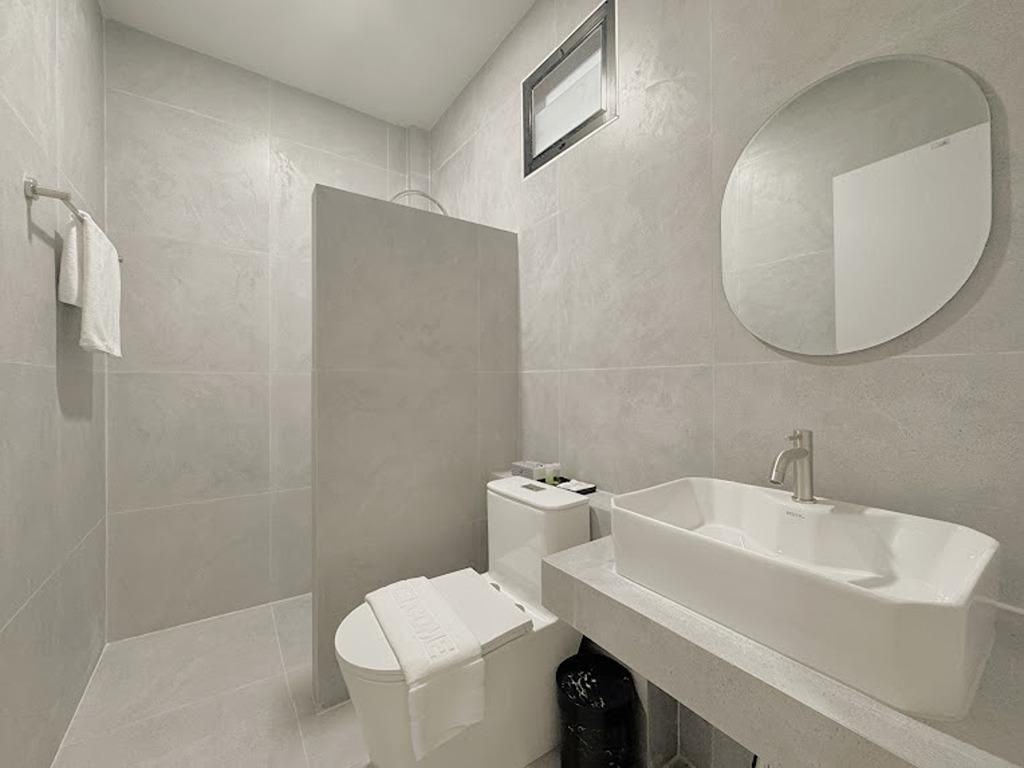 Langsuan Place Hotel Standard with 1 Queen Bed 3