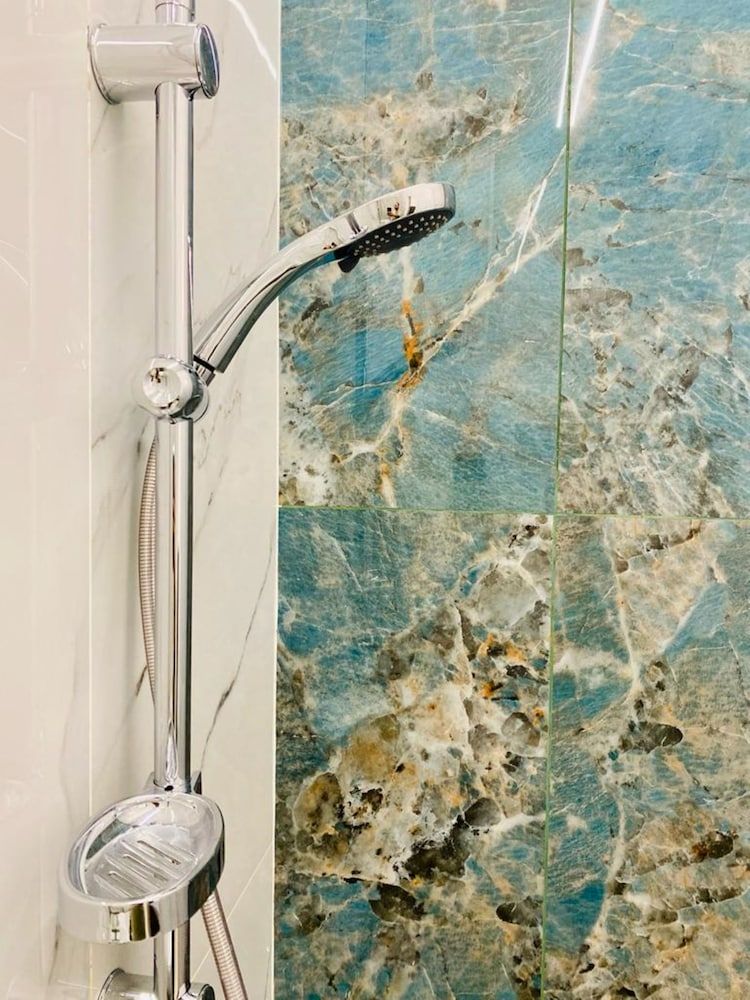 Single Room, Private Bathroom