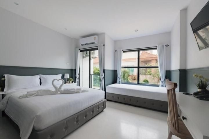 Deluxe Queen Room