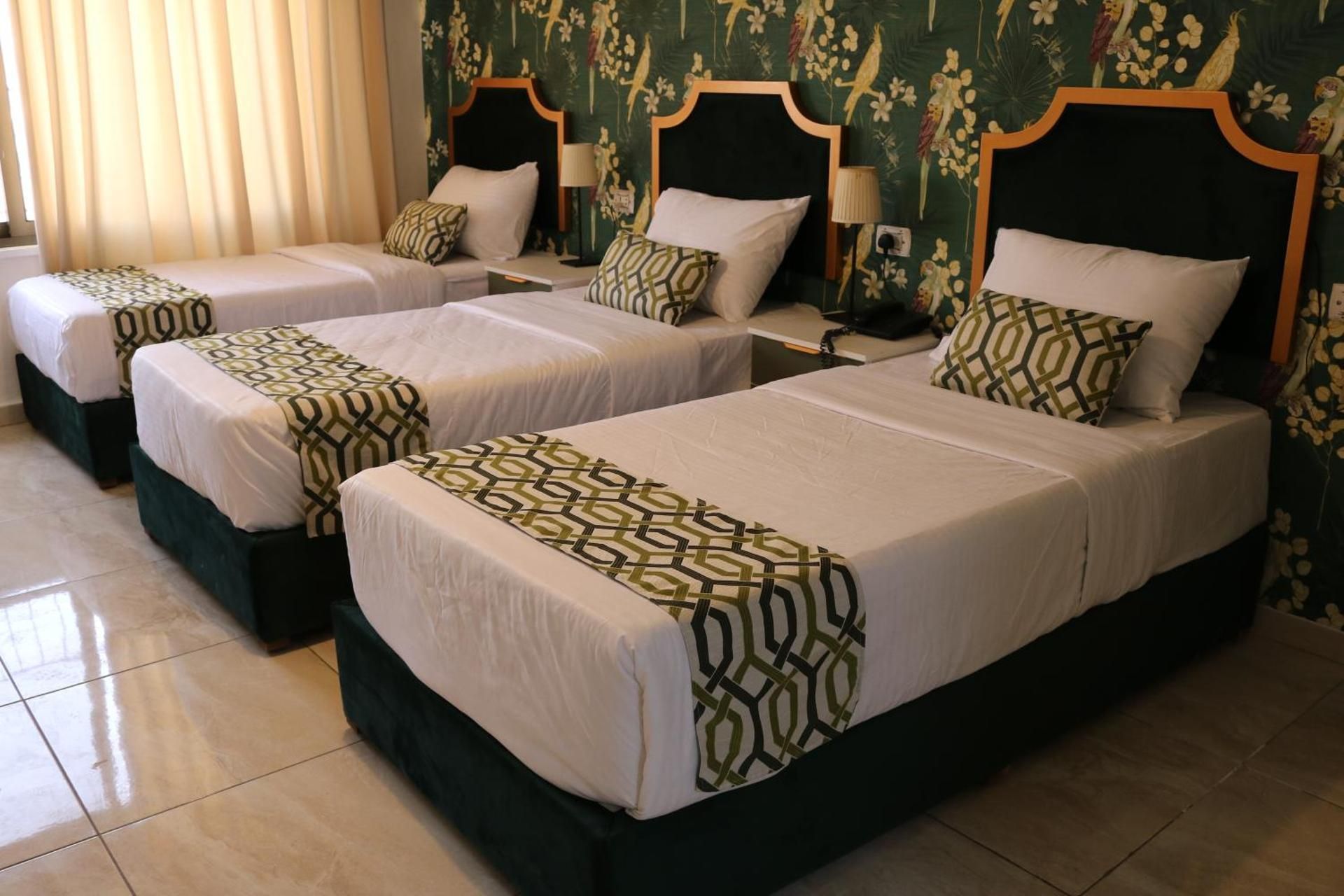 New Rafi Hotel Deluxe Triple Room 2