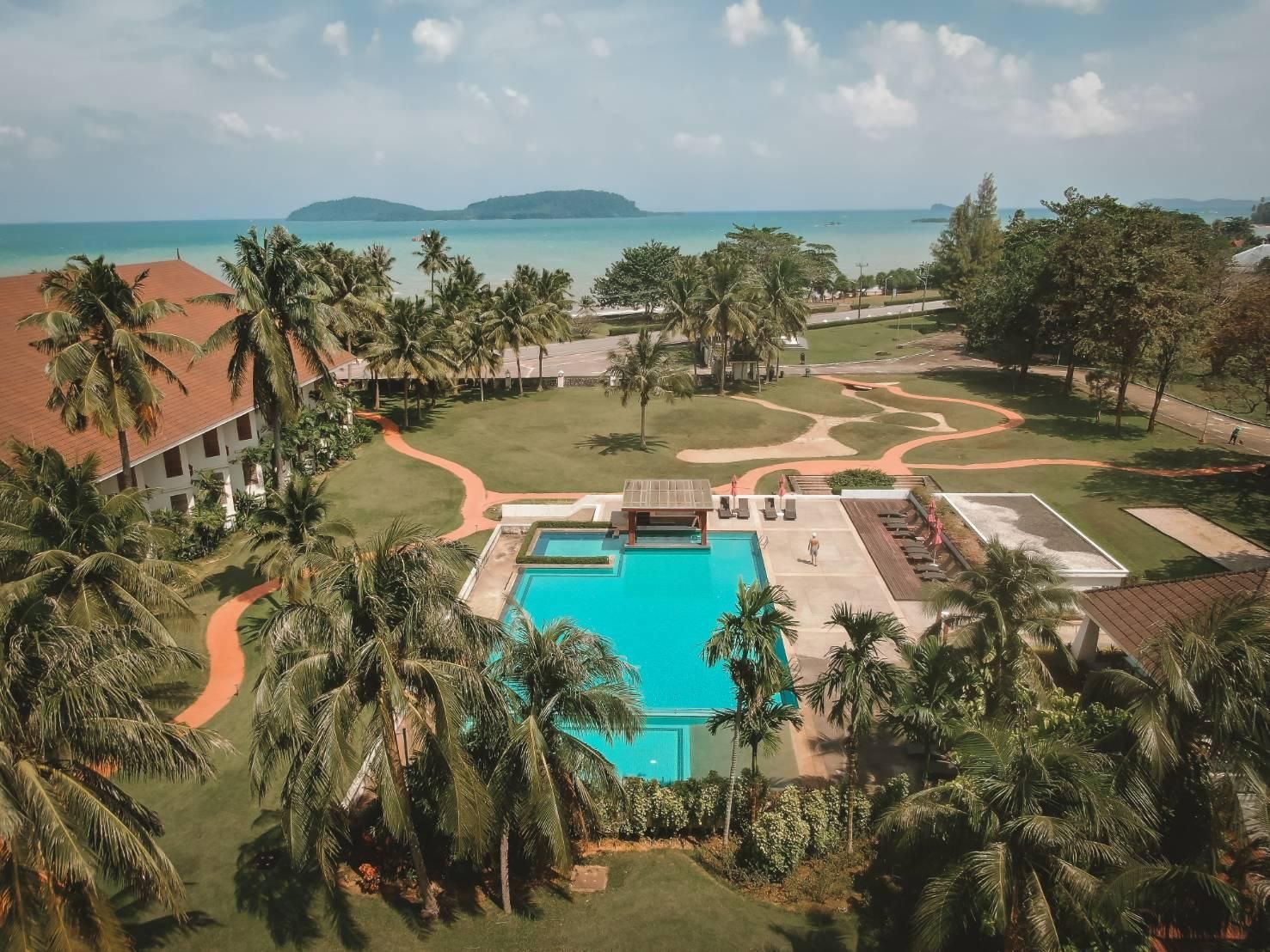 Superior Pool View - Twin