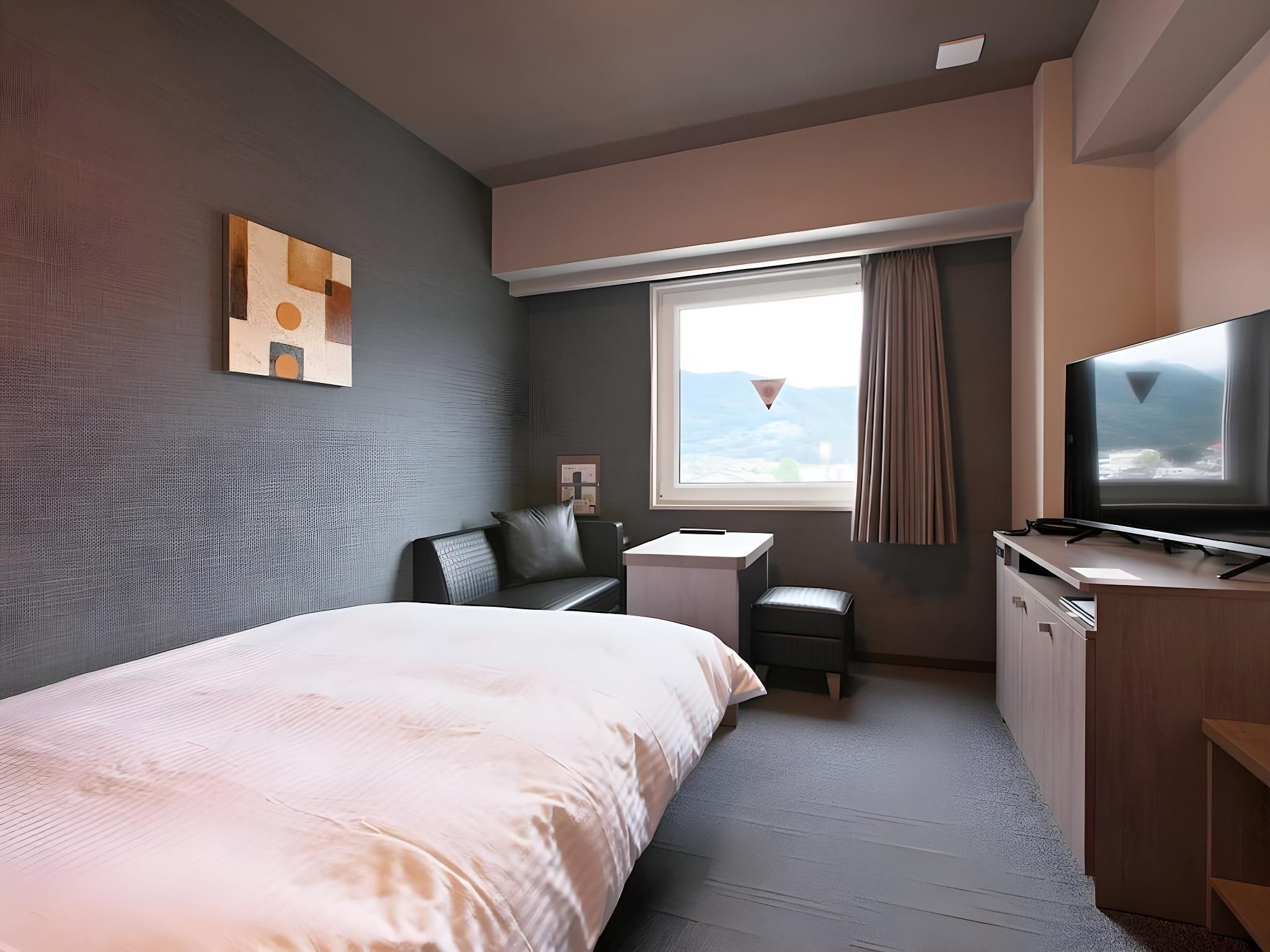 Semi Double Room - Non-Smoking