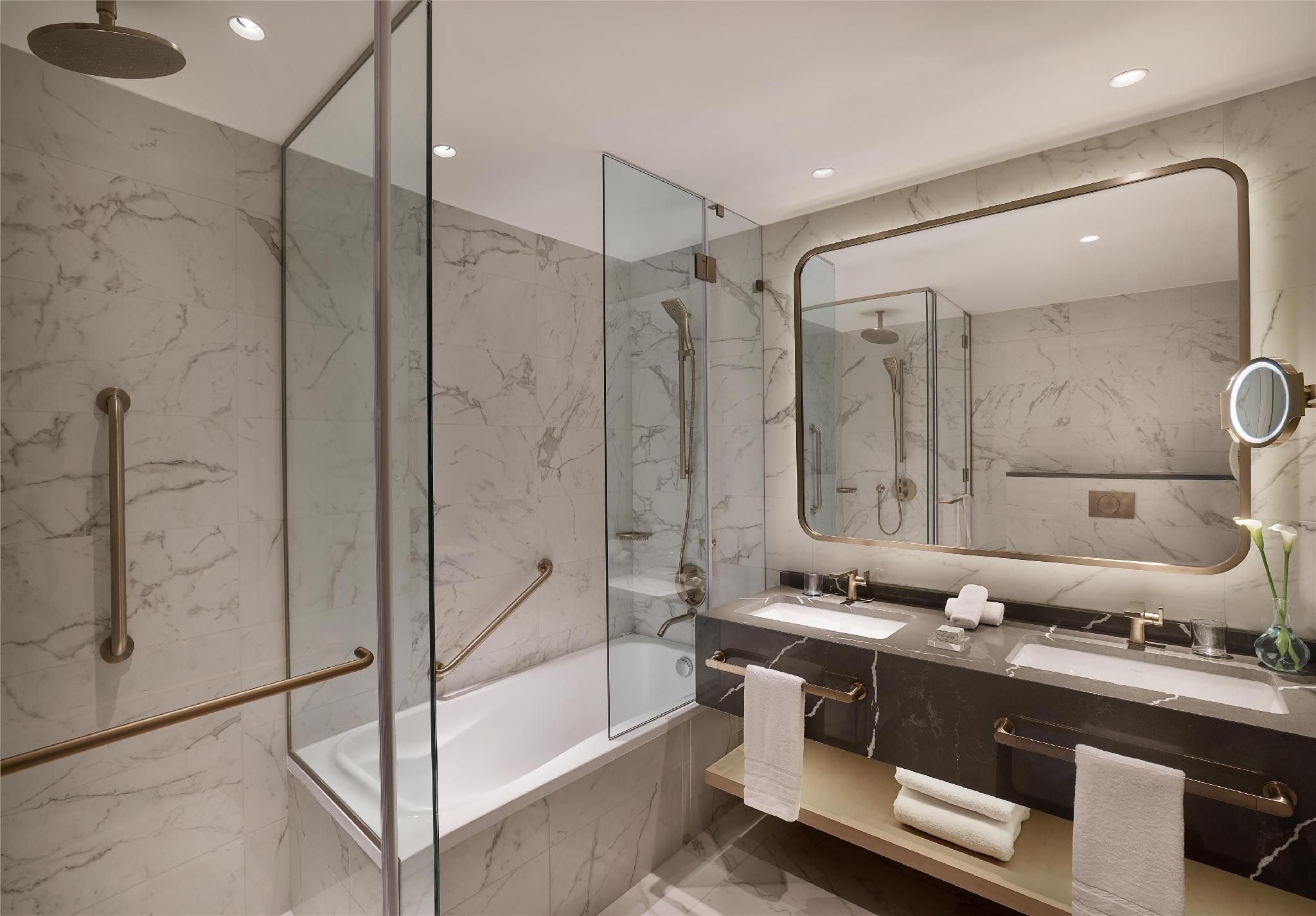 King Club Signia Panoramic Suite