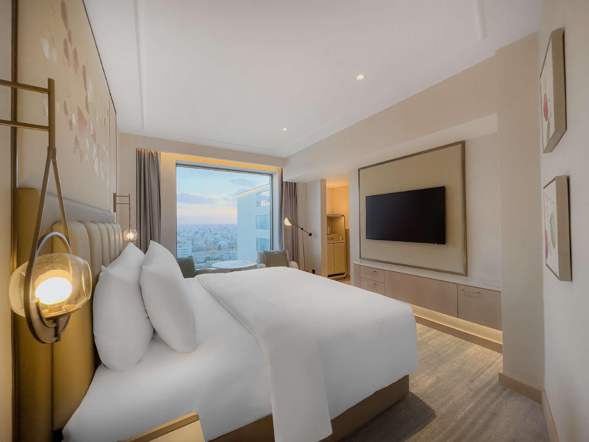 King Deluxe Corner Room