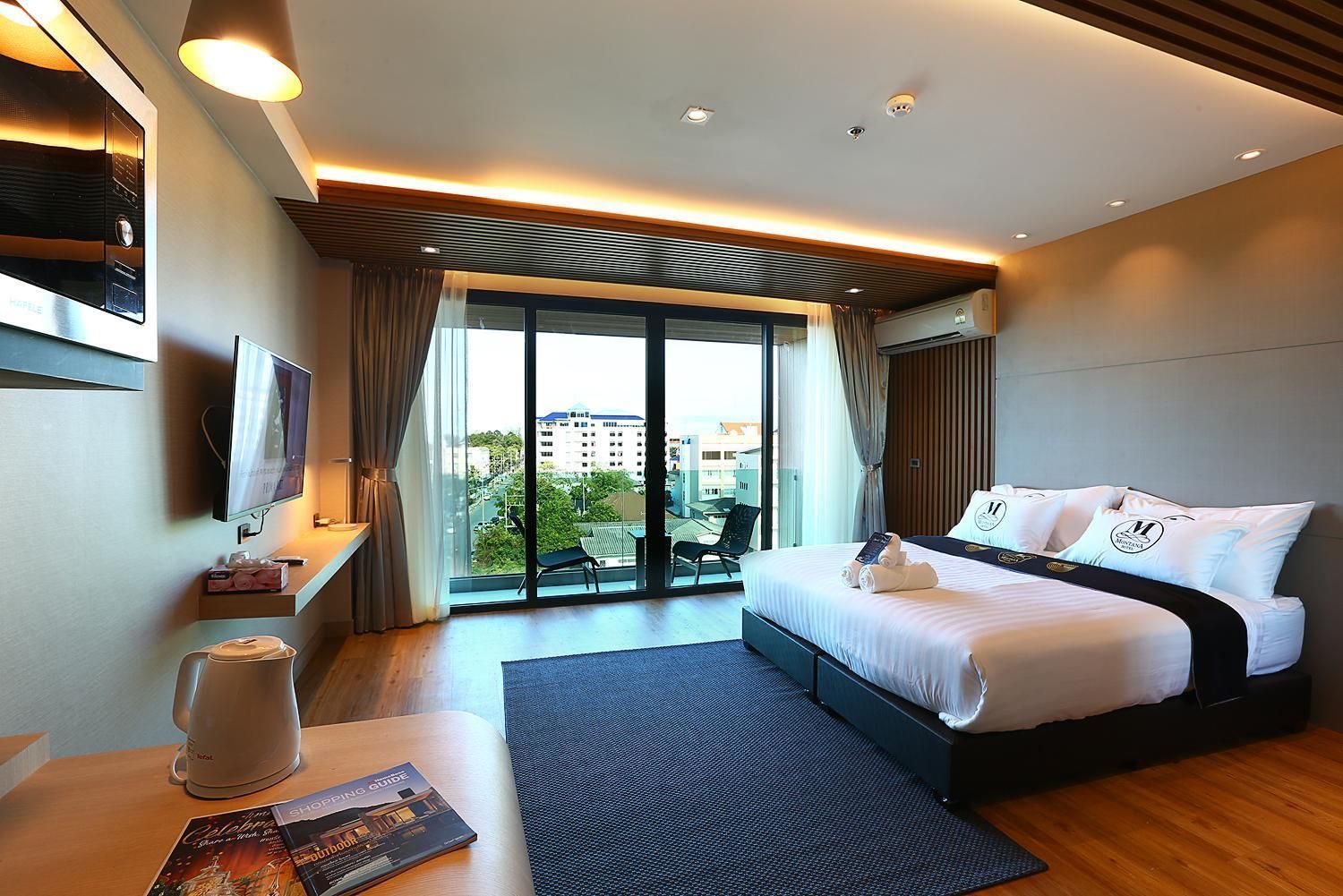 Deluxe King Bed
