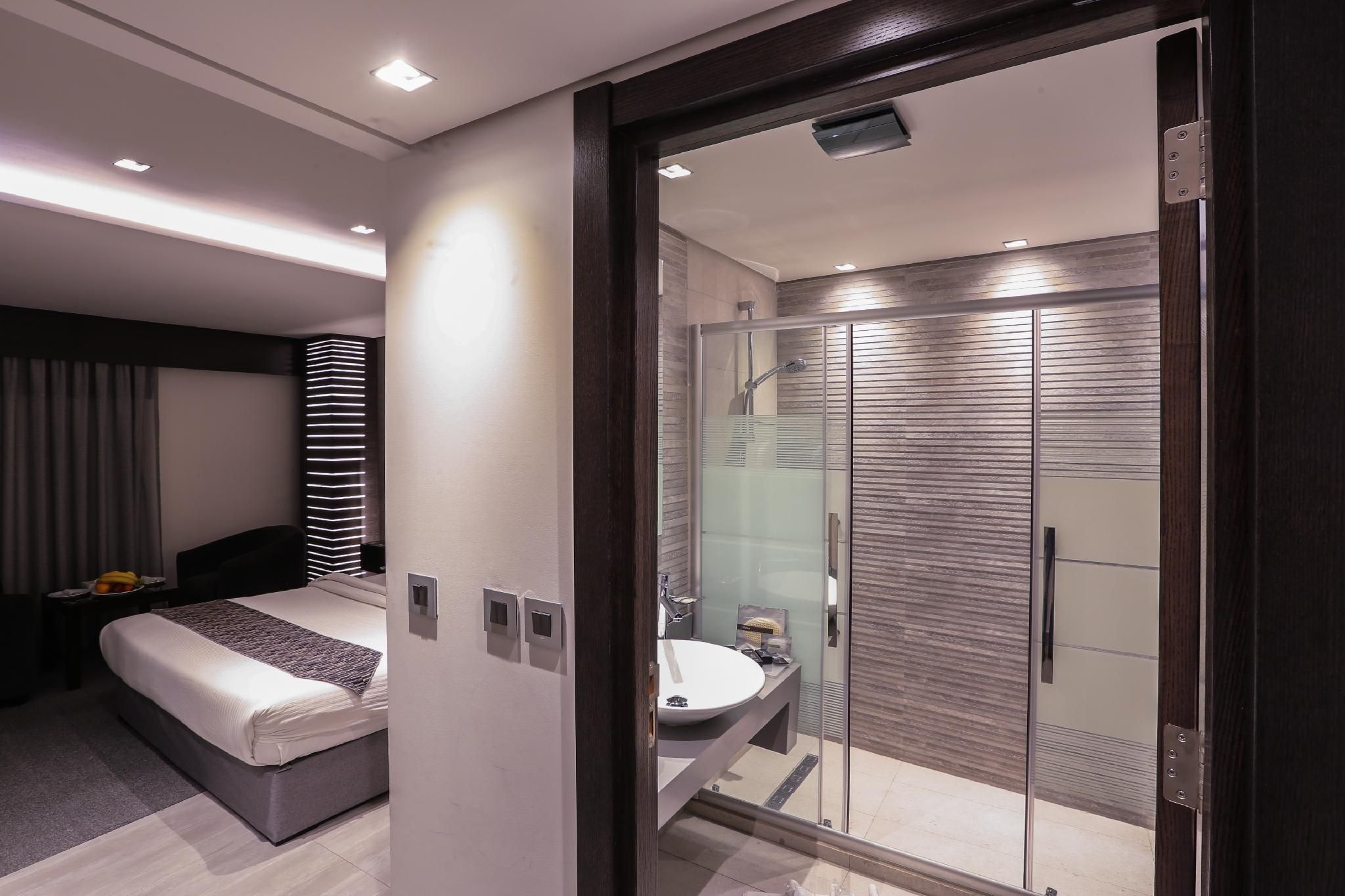 Deluxe One-Bedroom Suite