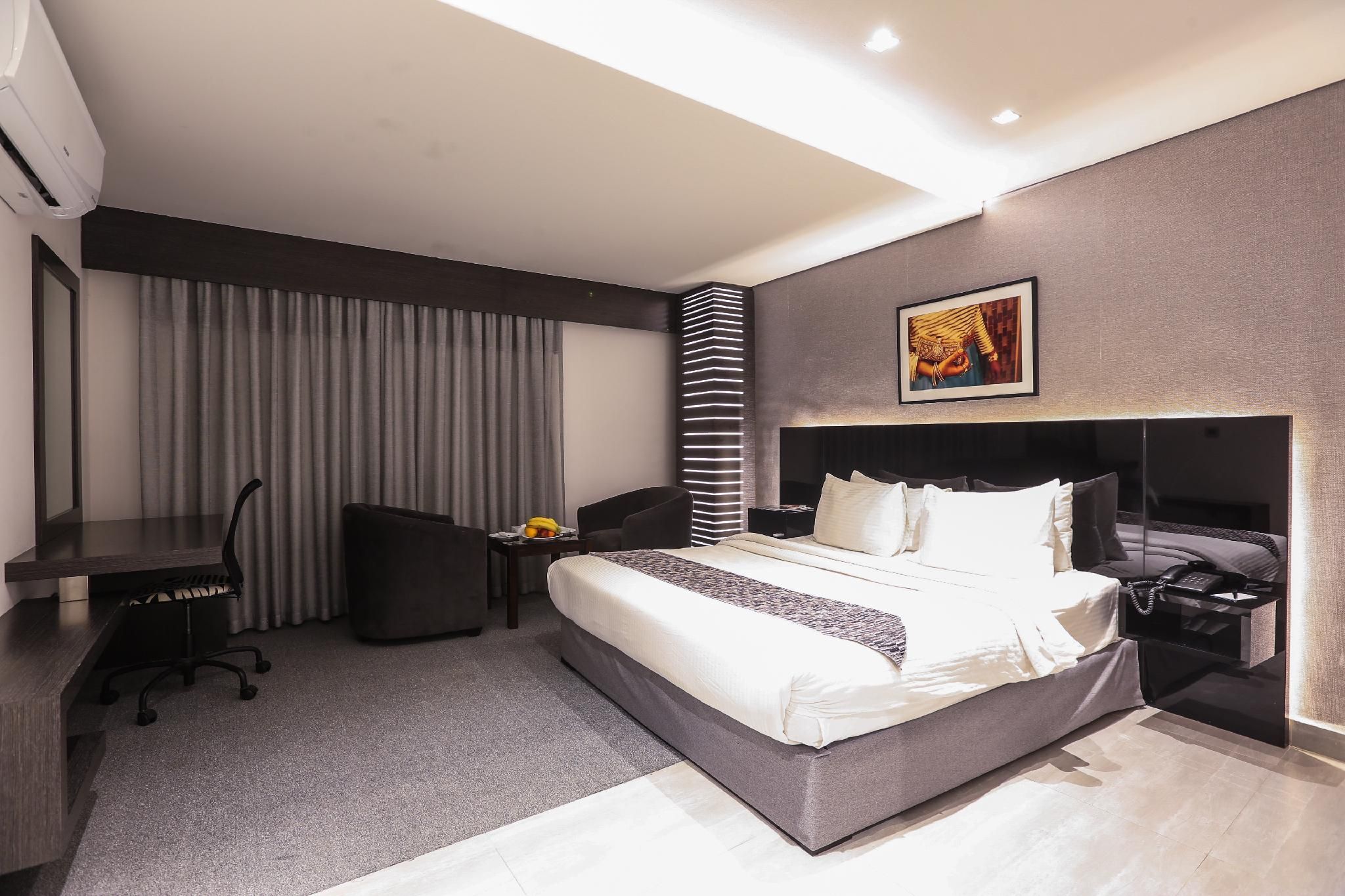 Deluxe One-Bedroom Suite