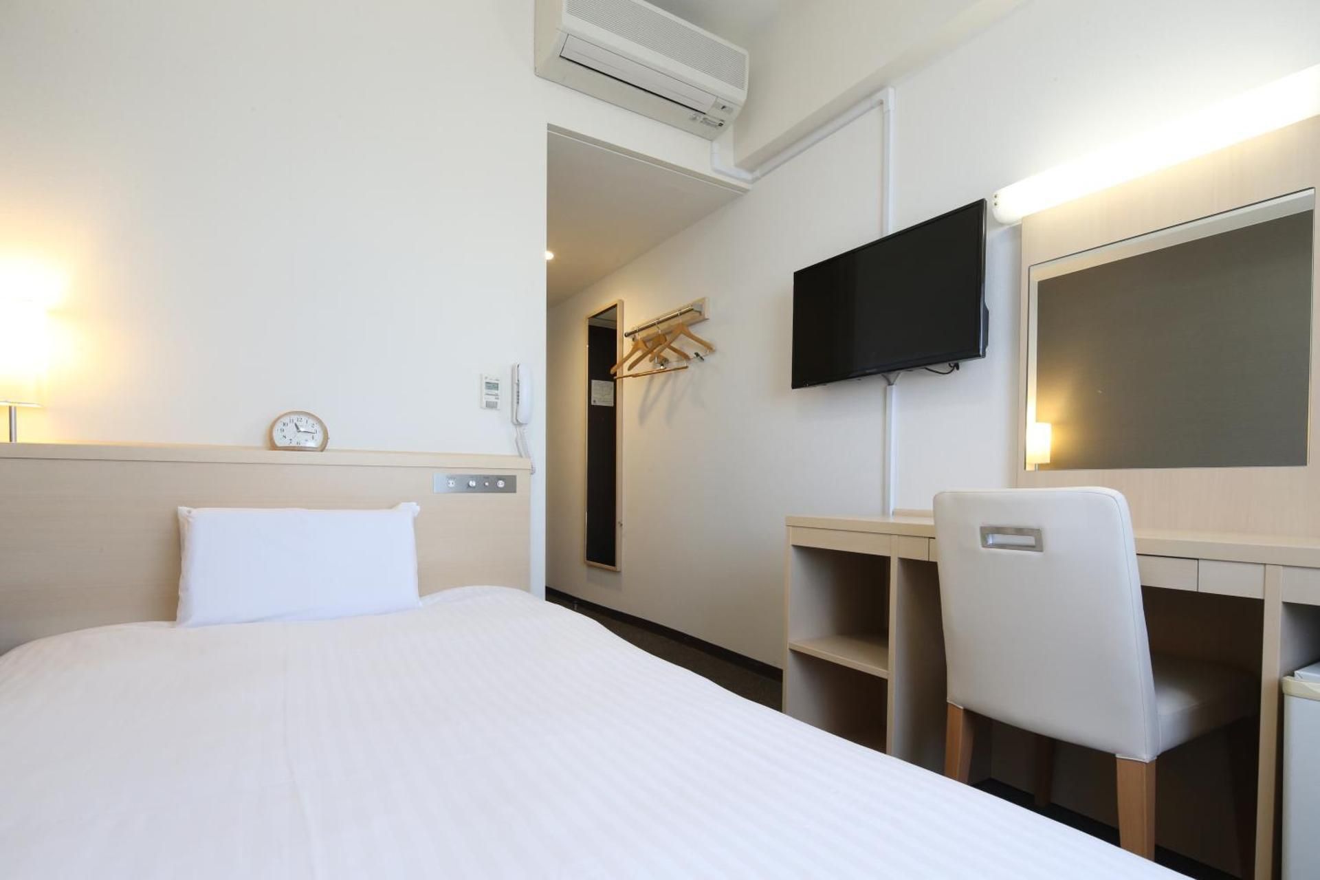 Small Double Room - Smoking