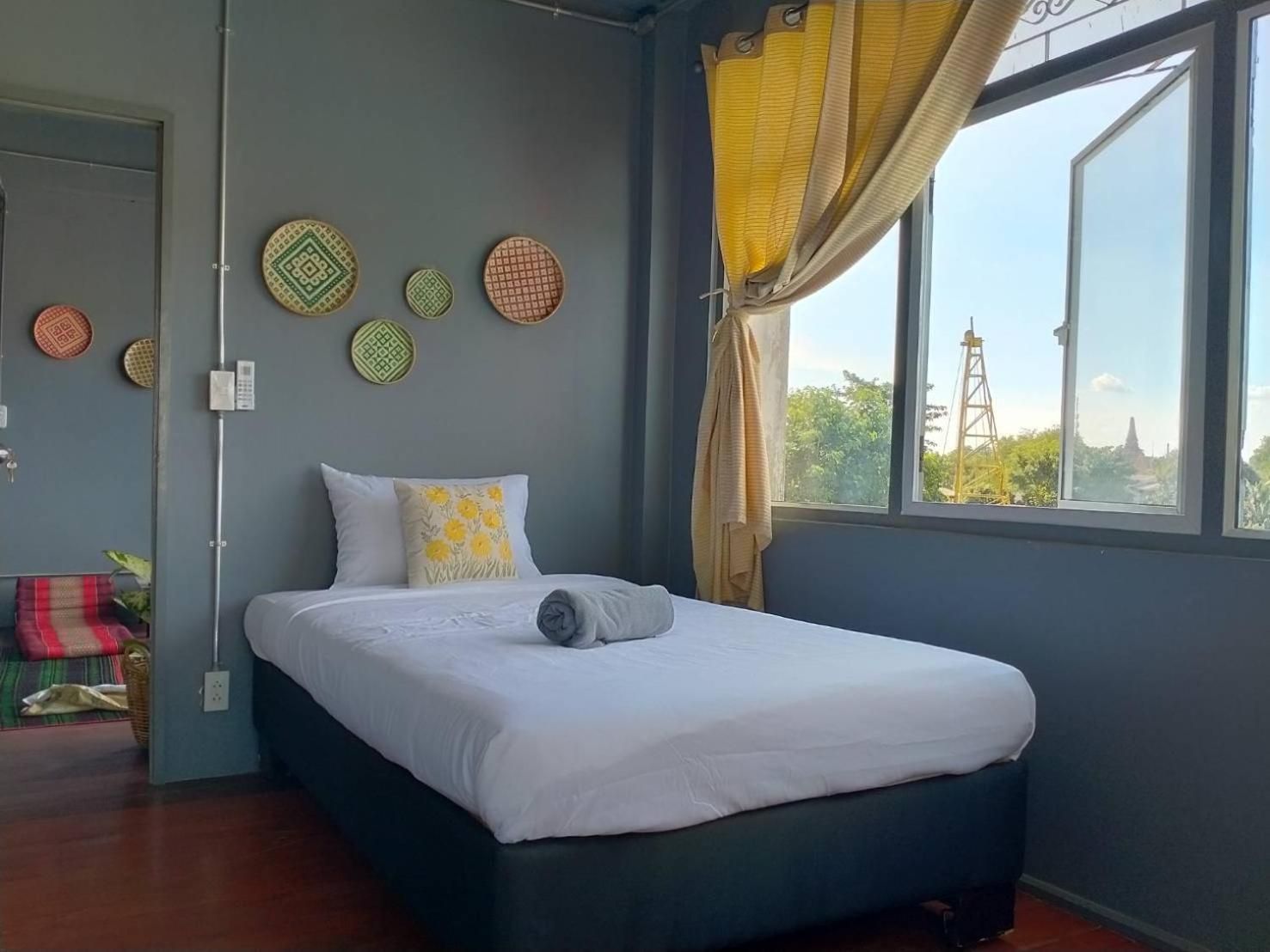 Standard Single Room with Shared Bathroom