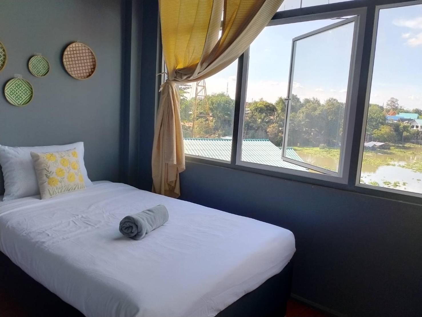Standard Single Room with Shared Bathroom