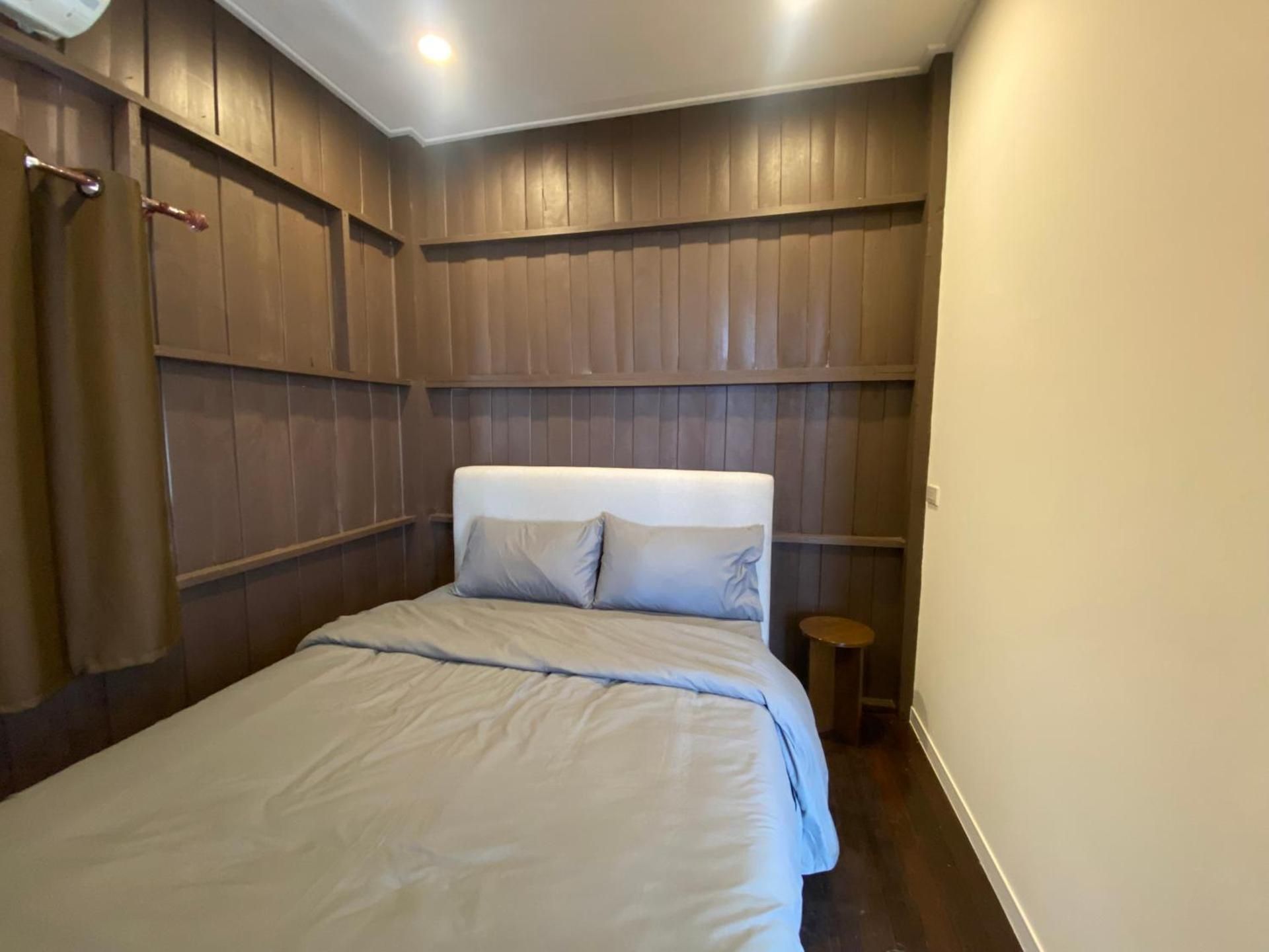 Queen Room with Shared Bathroom