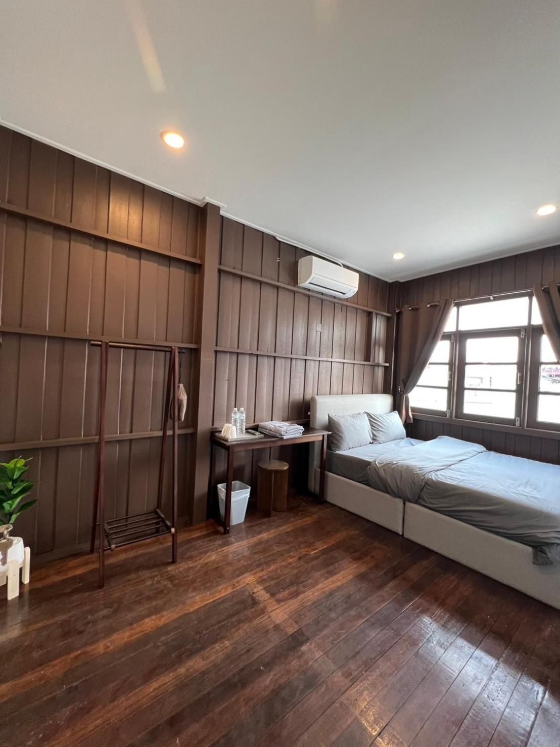 Standard Double Room with Shared Bathroom