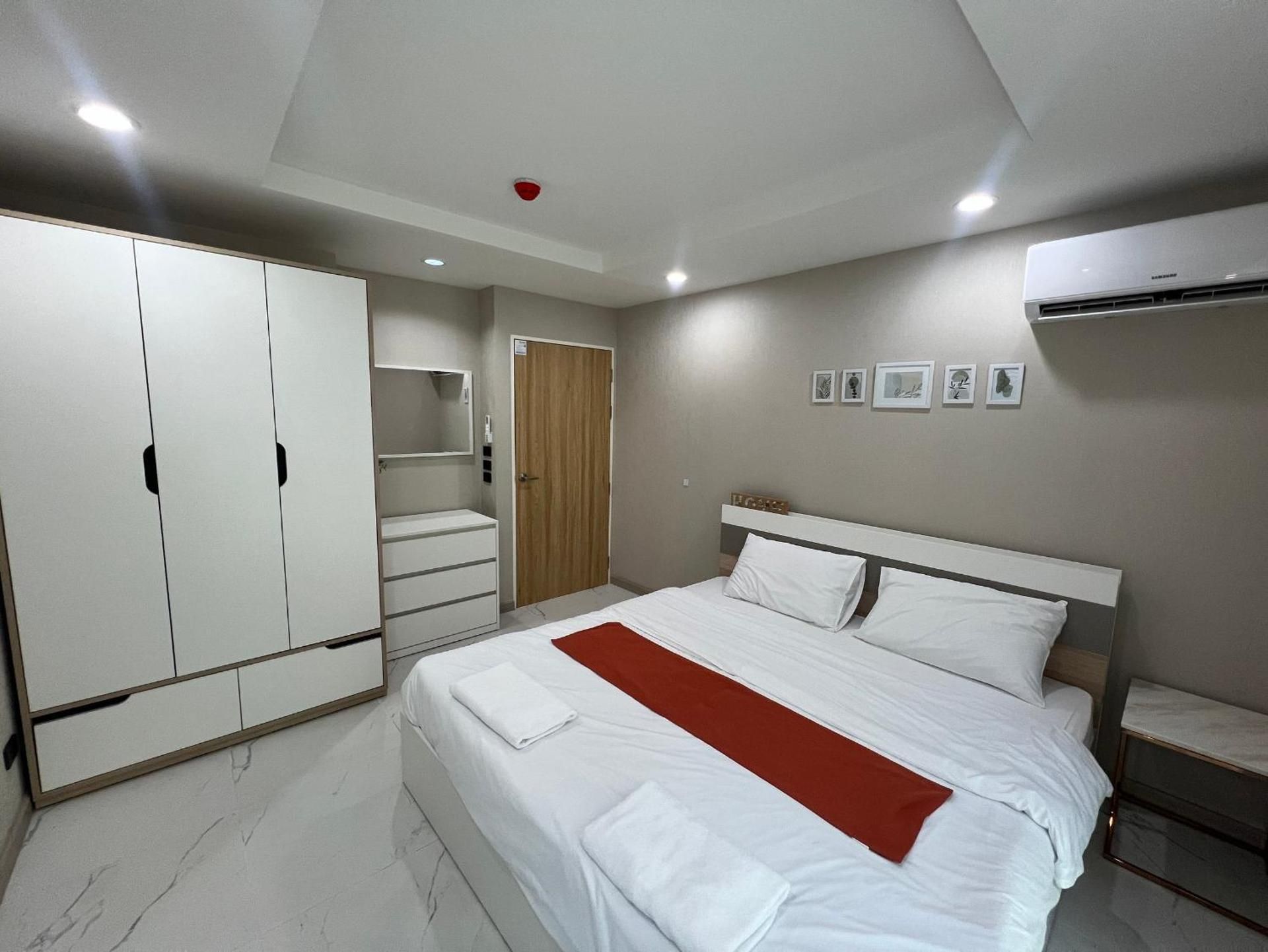 One-Bedroom Apartment with Garden