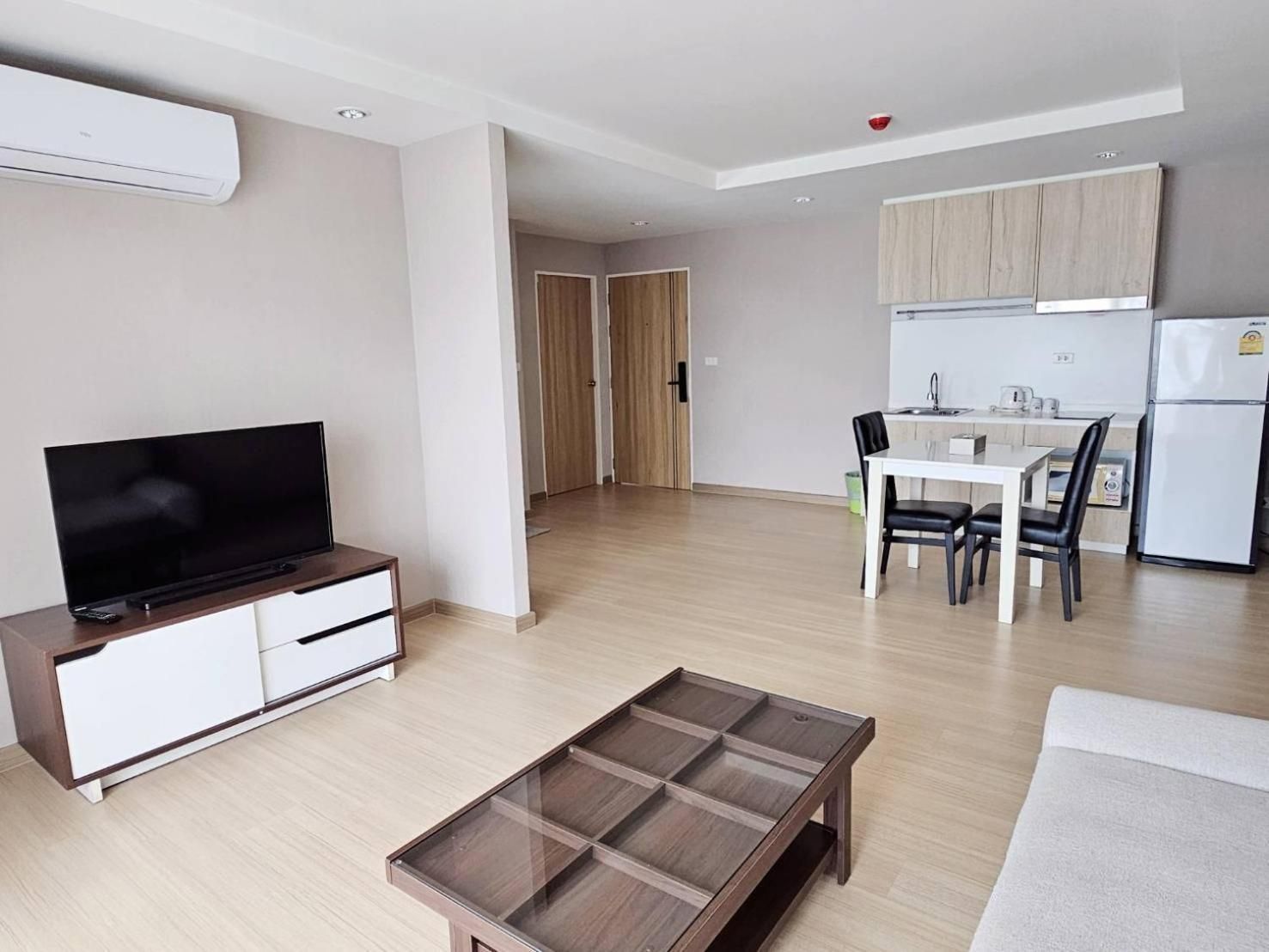 One-Bedroom Apartment with City View