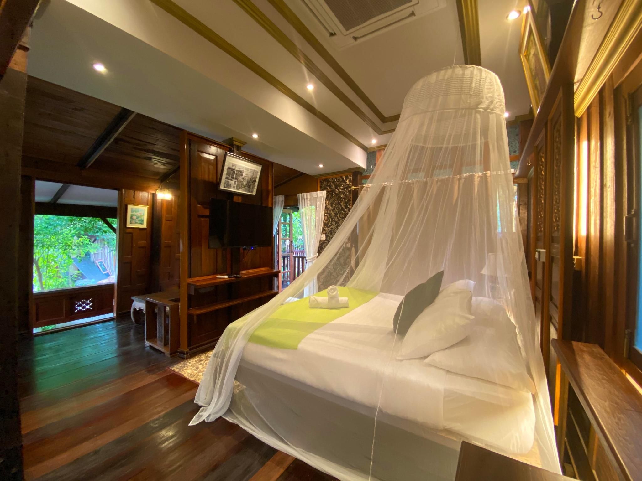 Ayutthaya Retreat Traditional Thai Villa