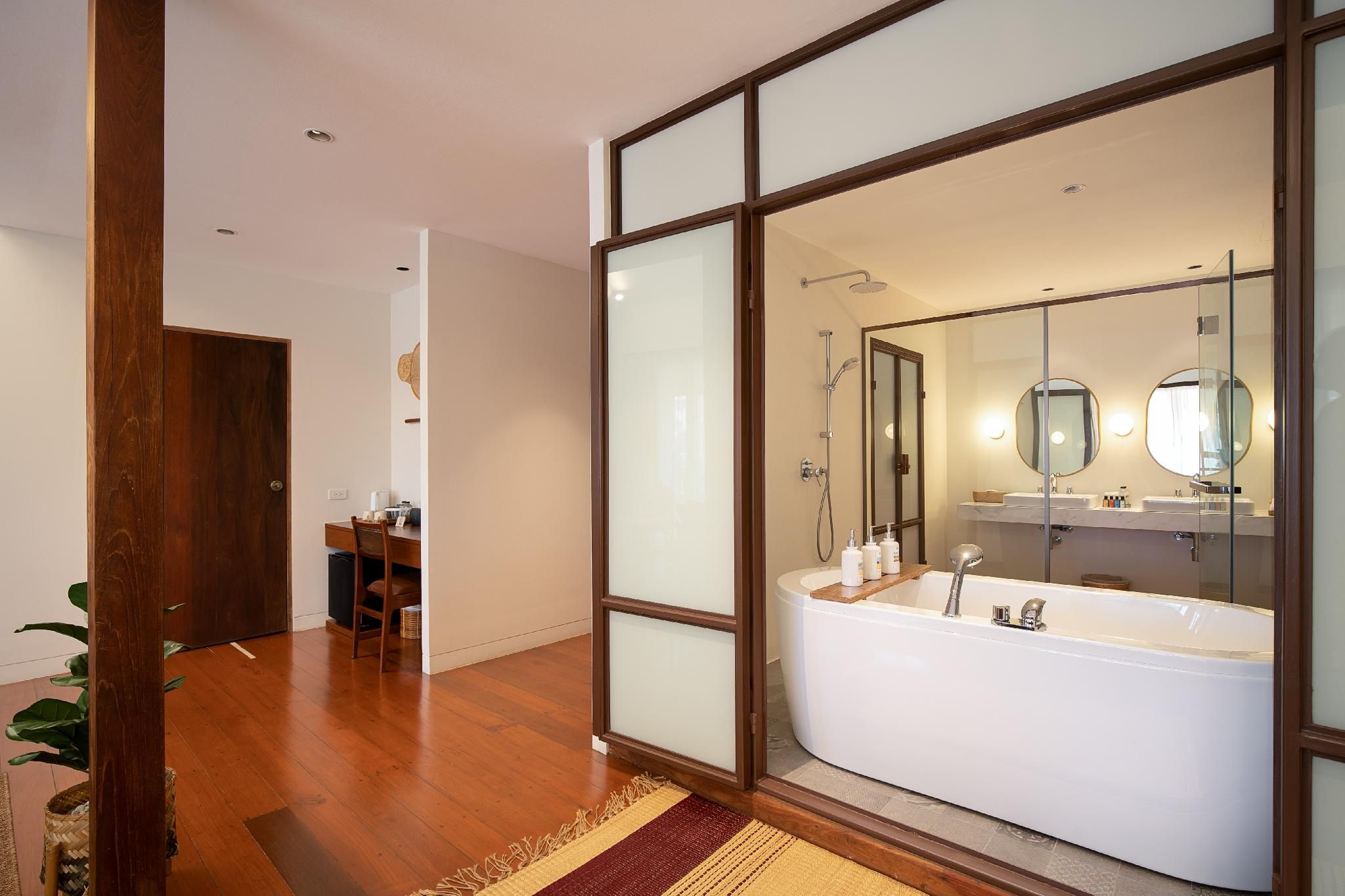 Syama Residence Executive River View King Room with Balcony 3