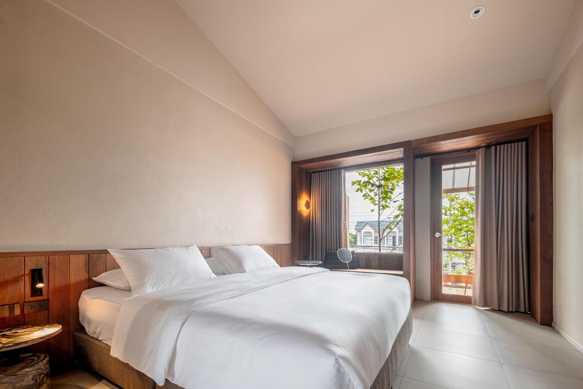Standard King Room