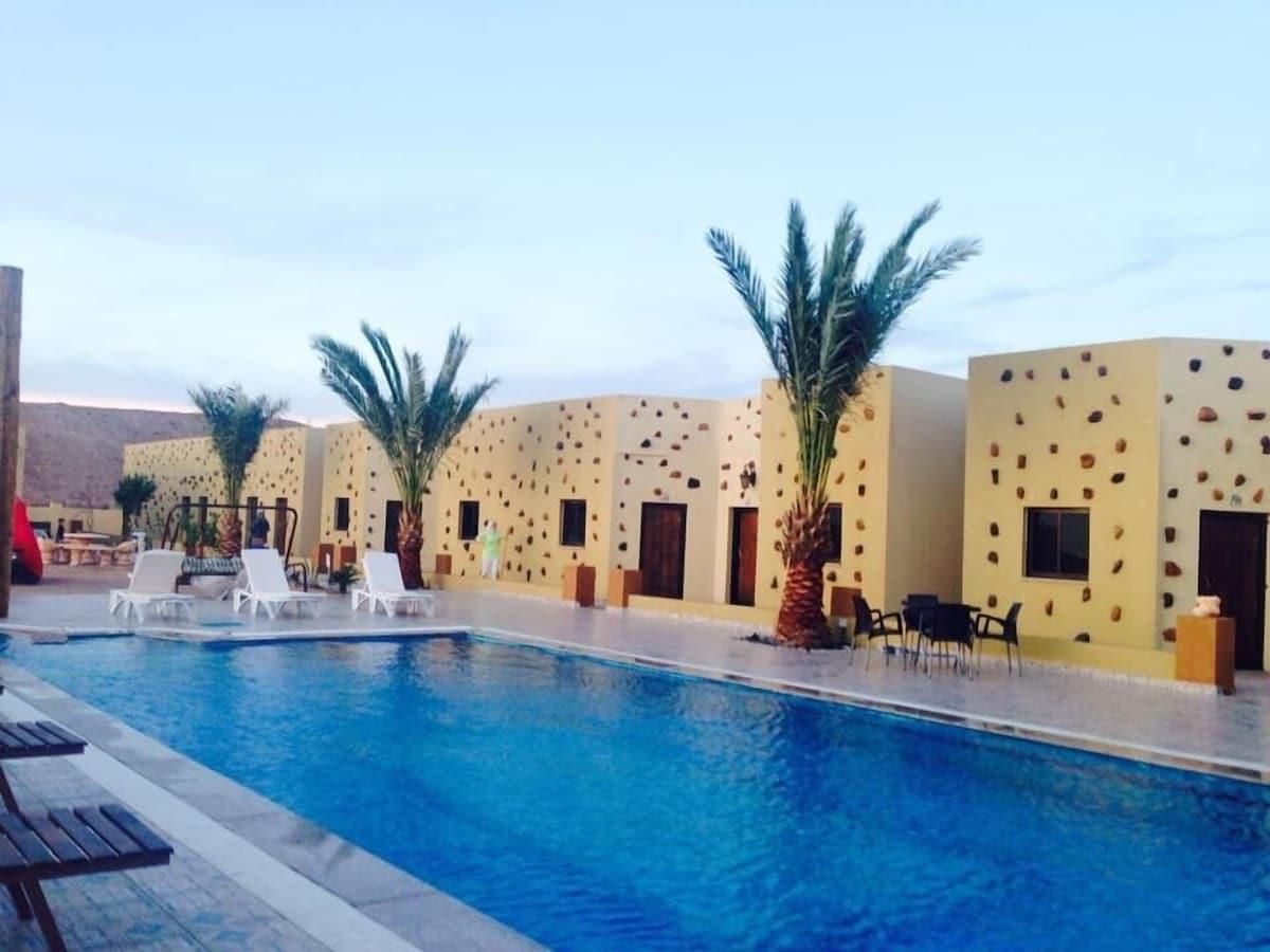 e6ae85796e0436f4b35b61ca026d605b