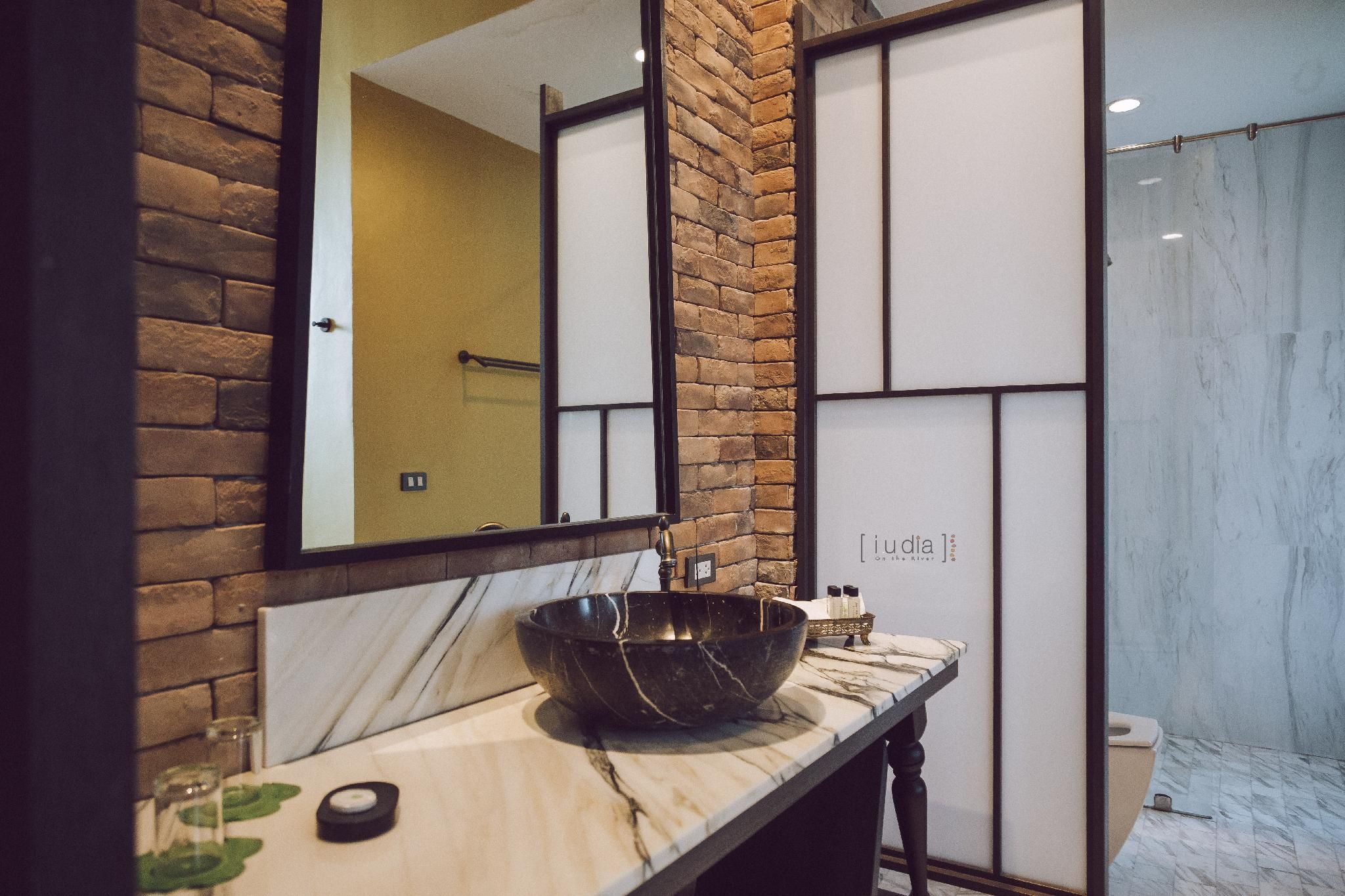 iuDia Poolside Double 3