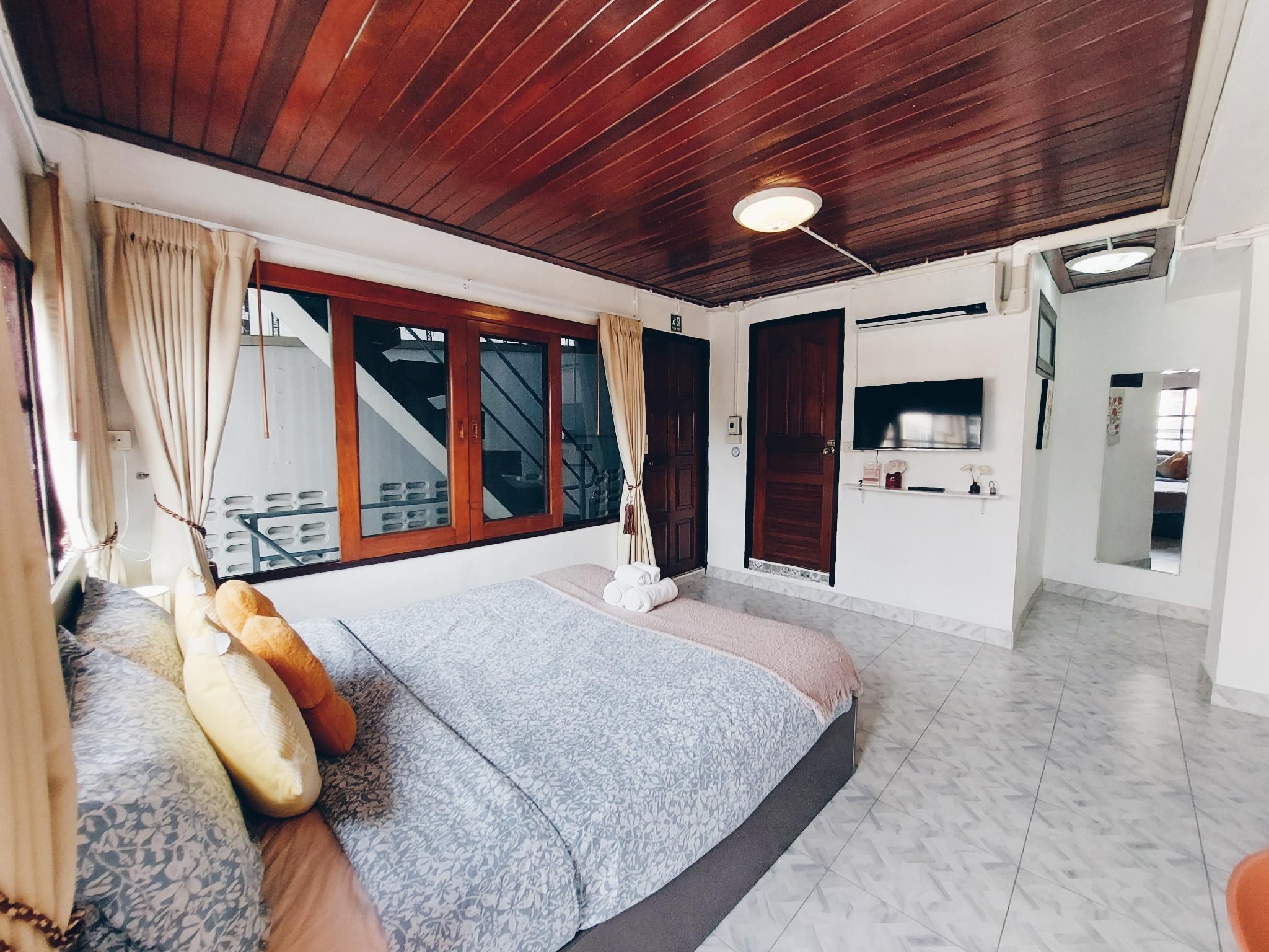 Hello Sunshine Standard Room