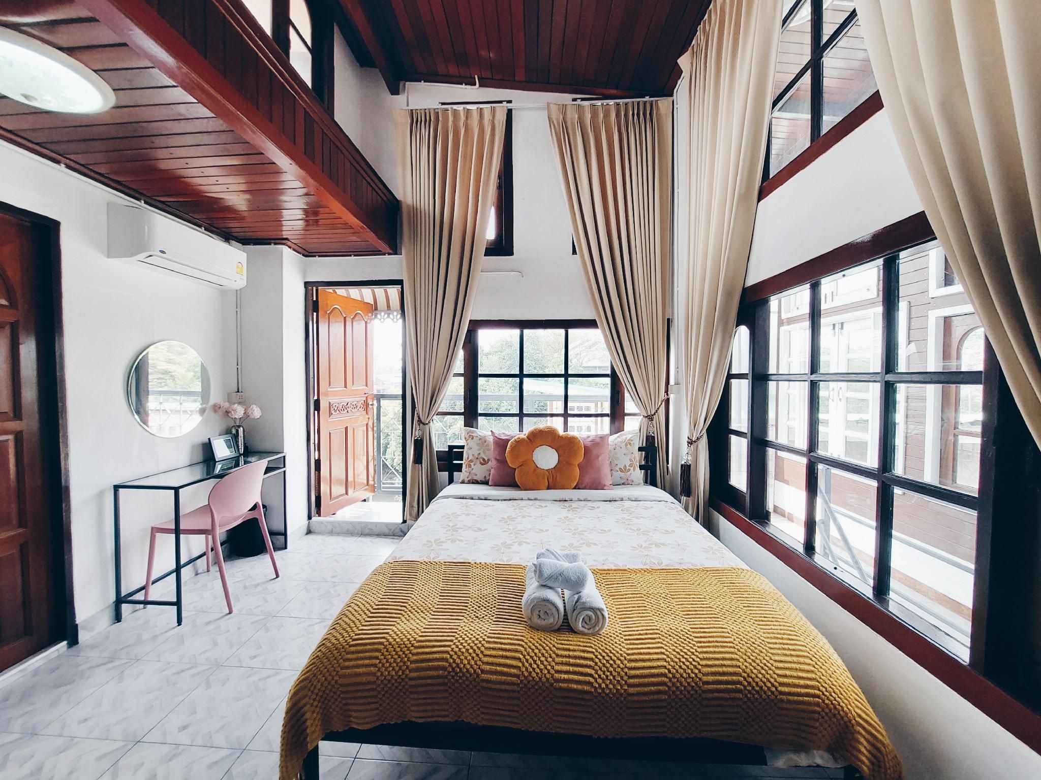 Hello Sunshine Suite Duplex