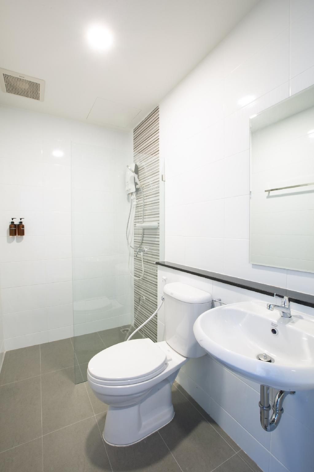 Fine Bed Hotel Triple Room 3