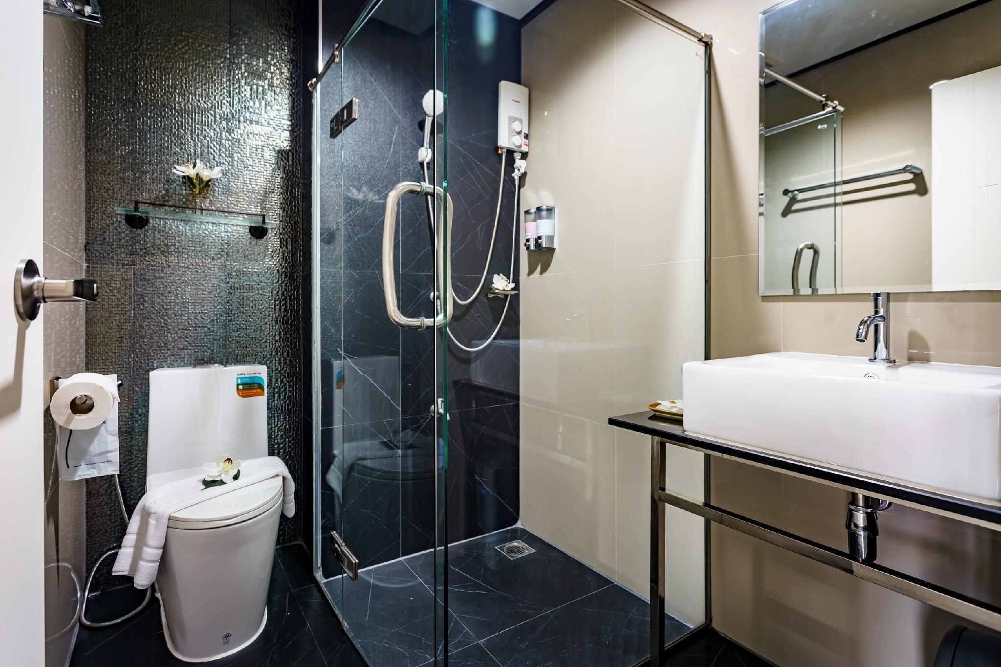 Lux Boutique Hotel Standard Twin Room 3