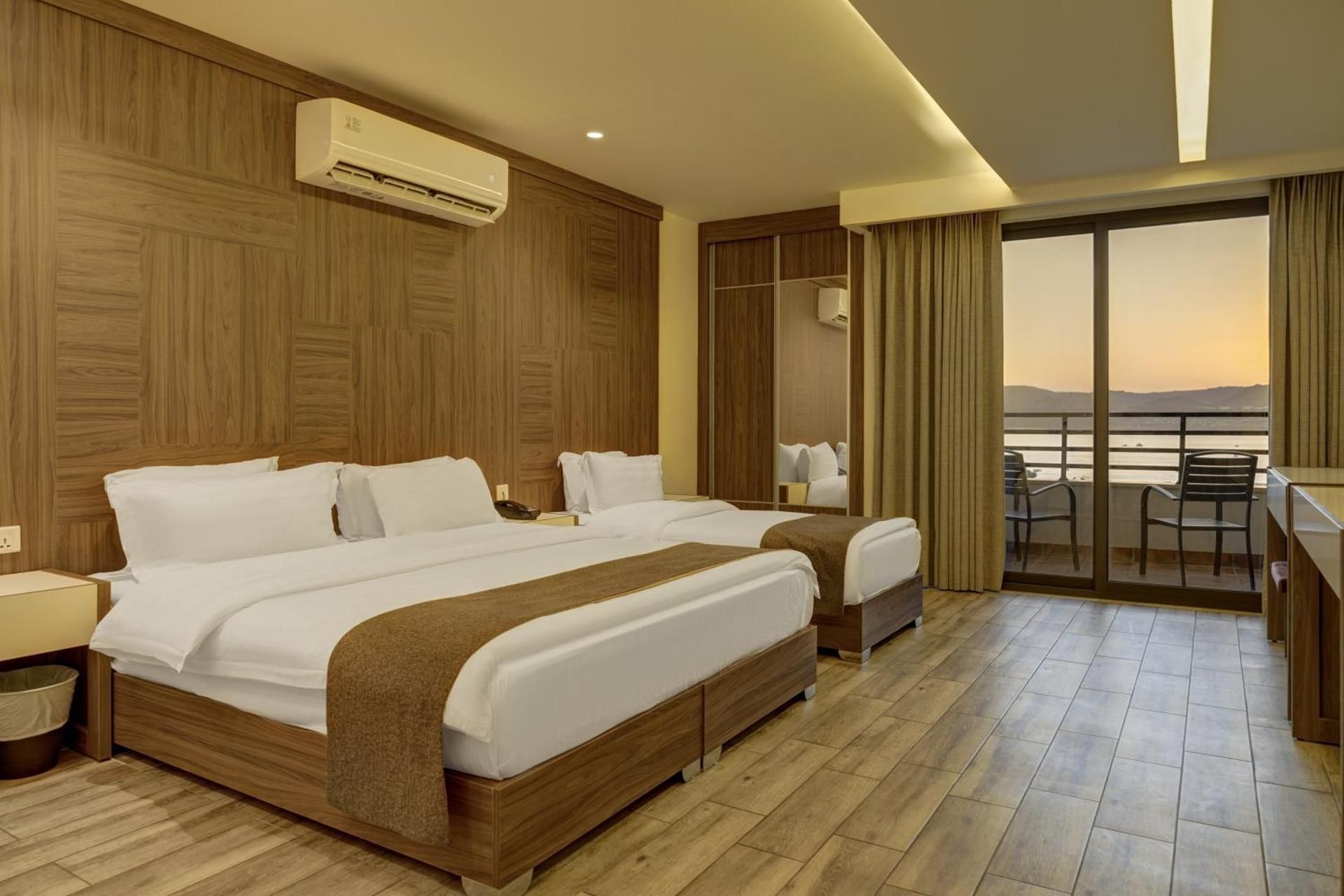 Deluxe Twin Room with Sea View