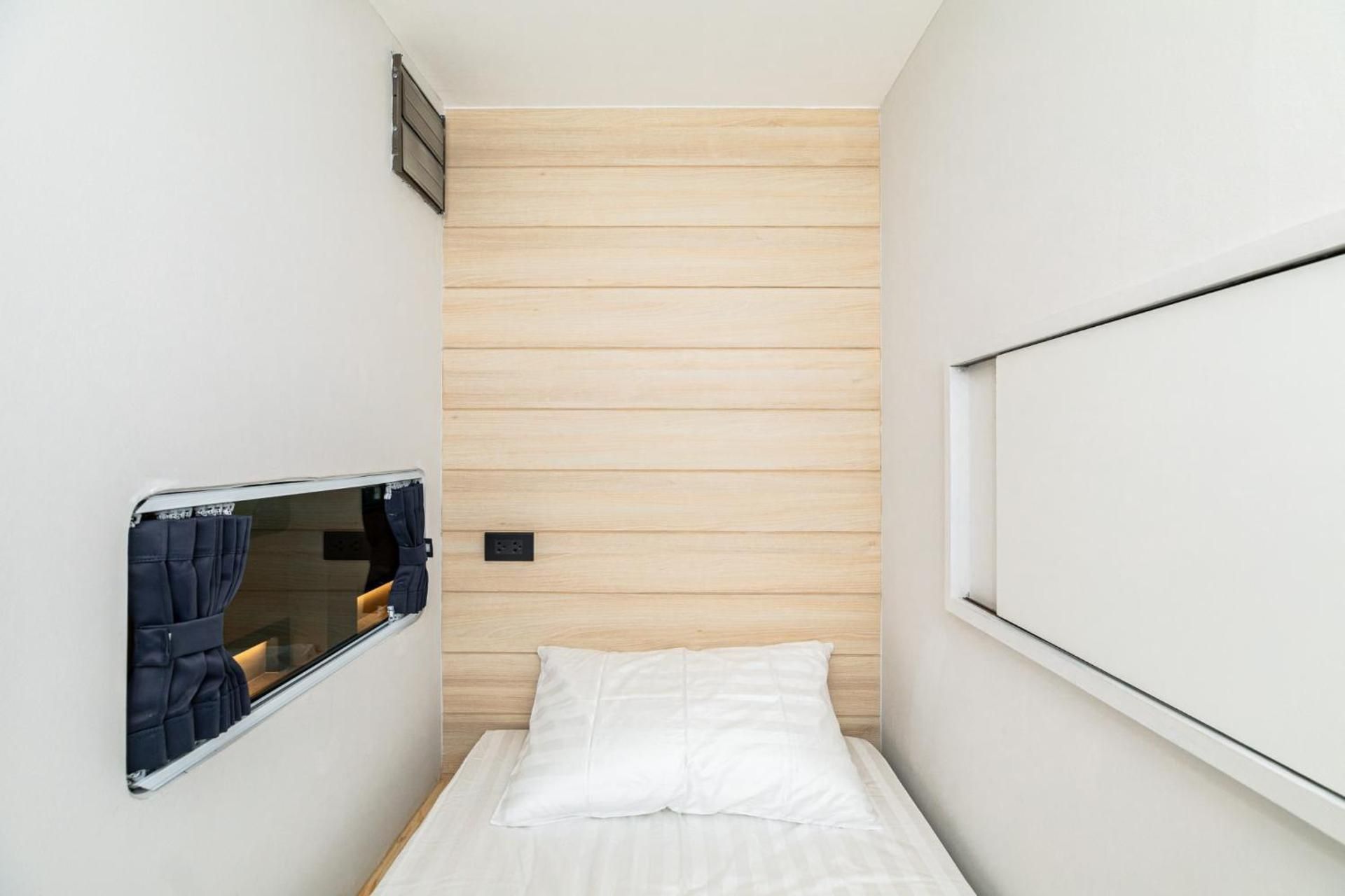 Chainam-Charmchuree residences cafe and spa Single Bed in Dormitory Room