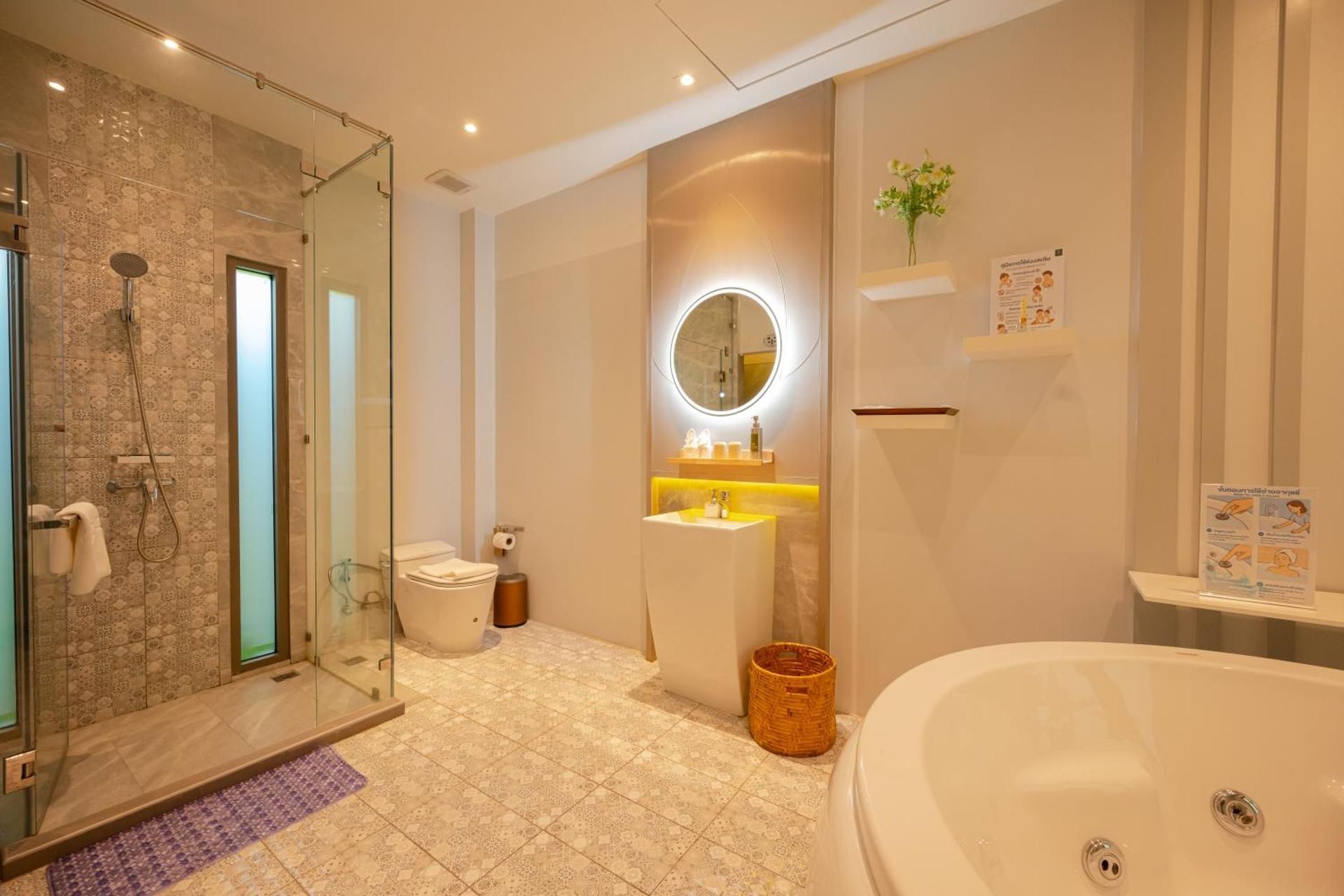 Standard Queen Room with Spa Access
