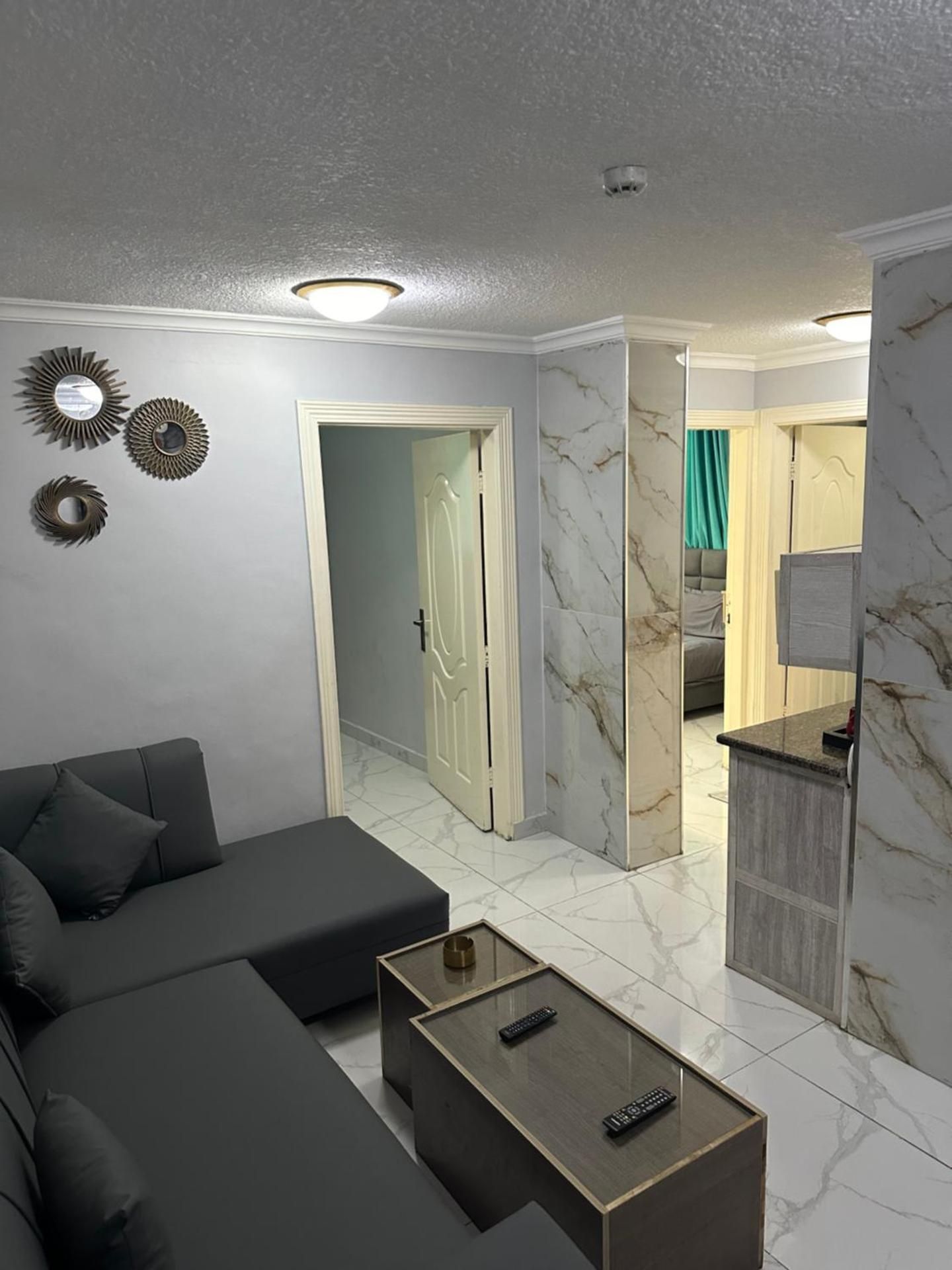 DELUXE APARTMENT