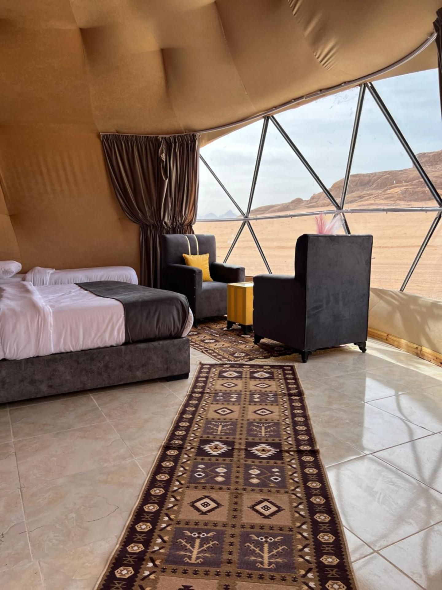 Desert Boulevard Camp Superior Triple Room 2