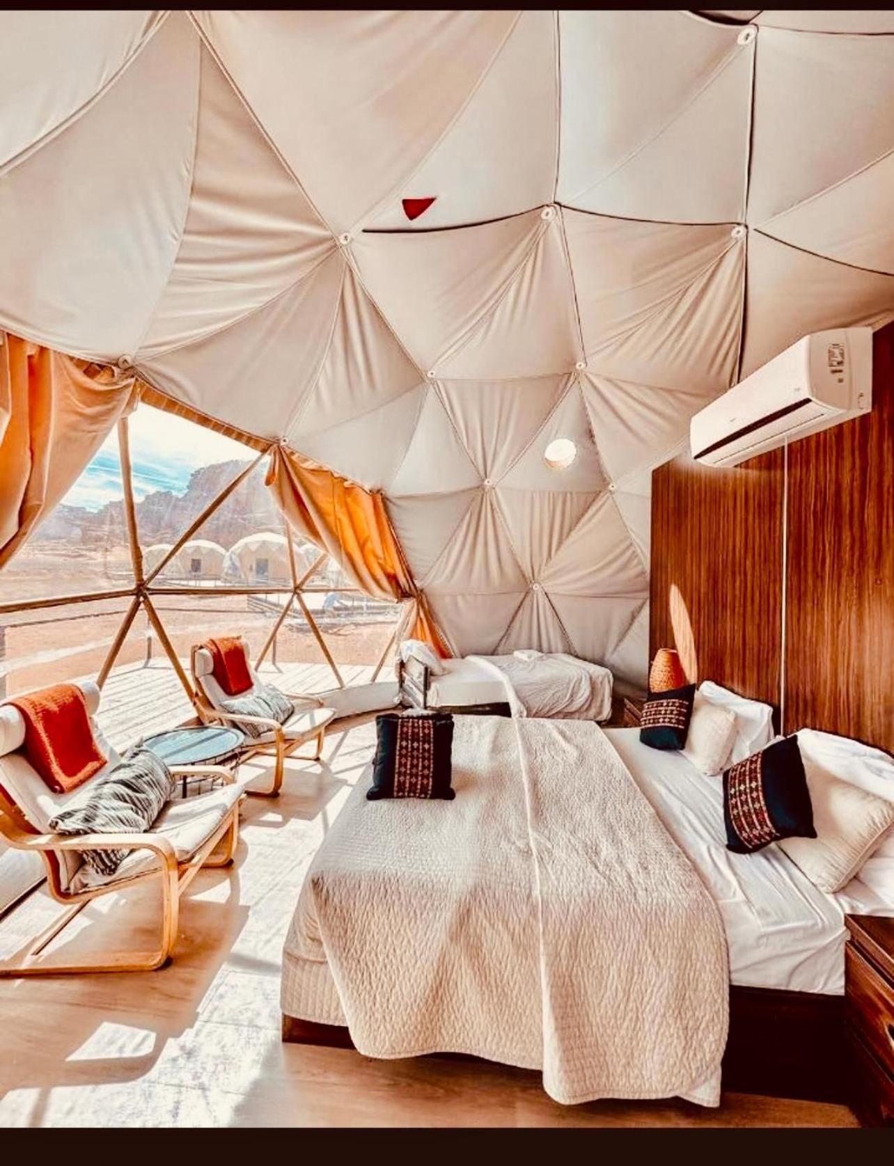 Desert Boulevard Camp Superior Triple Room