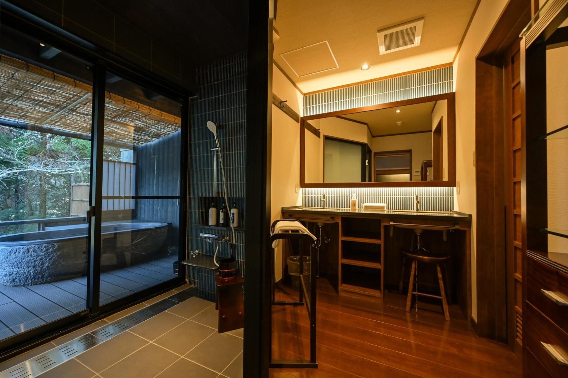Suite with Hot Tub