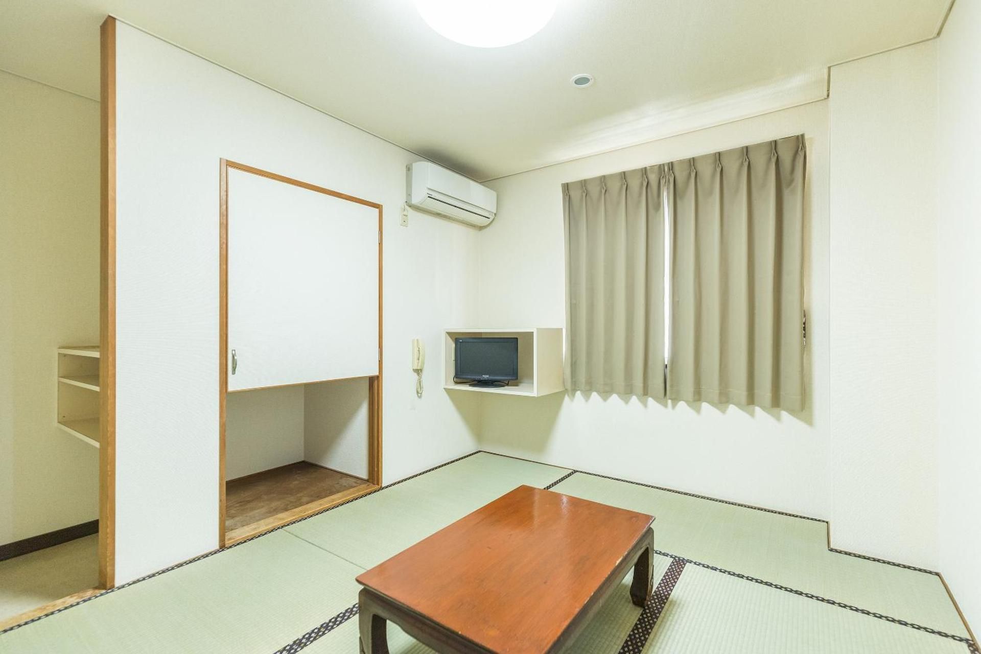 Japanese-Style Single Room with Shared Bathroom - Non-Smoking