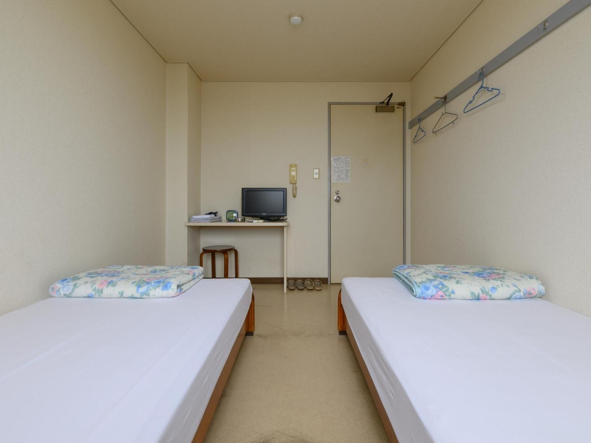 Twin Room with Shared Bathroom - Smoking