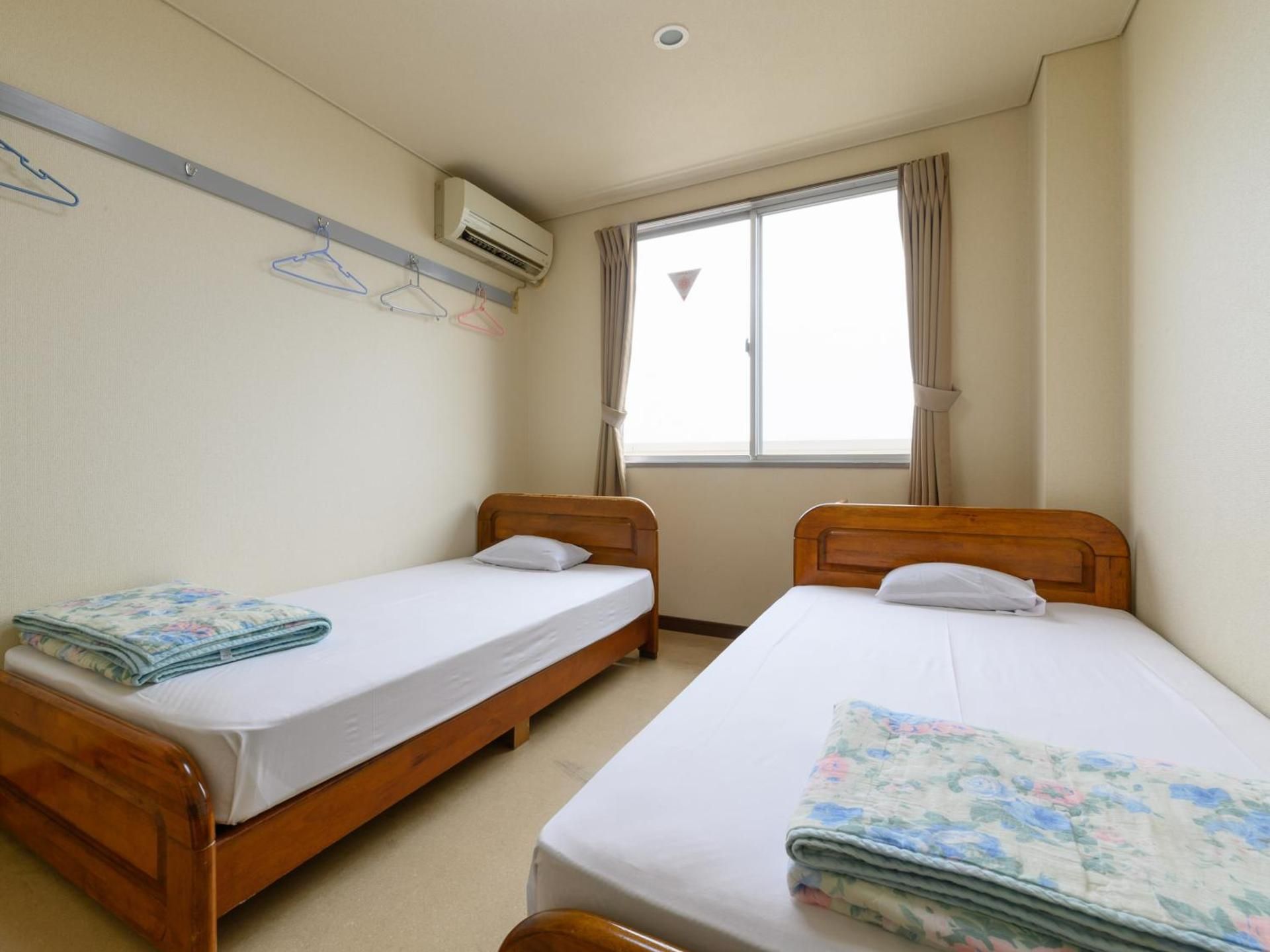 Twin Room with Shared Bathroom - Smoking